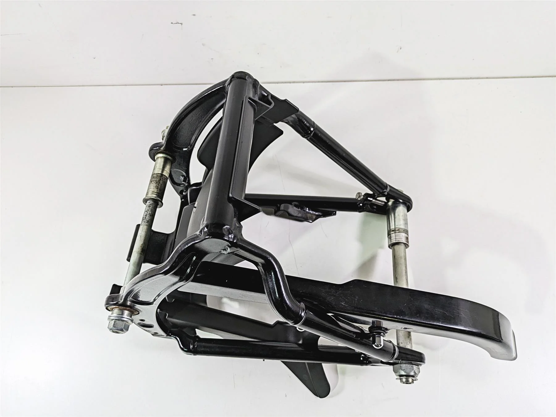 2009 Harley FLSTSB Cross Bones Rear Swing Arm Swingarm + Axle 47573-11BHP - Image 5