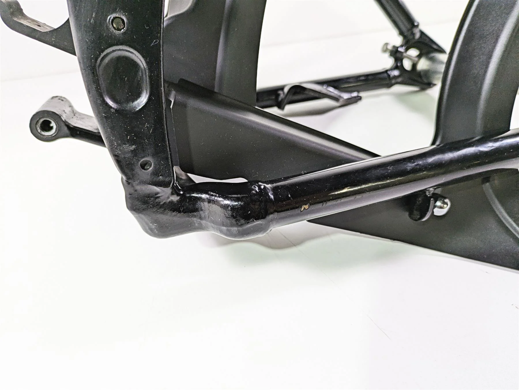 2009 Harley FLSTSB Cross Bones Rear Swing Arm Swingarm + Axle 47573-11BHP - Image 7