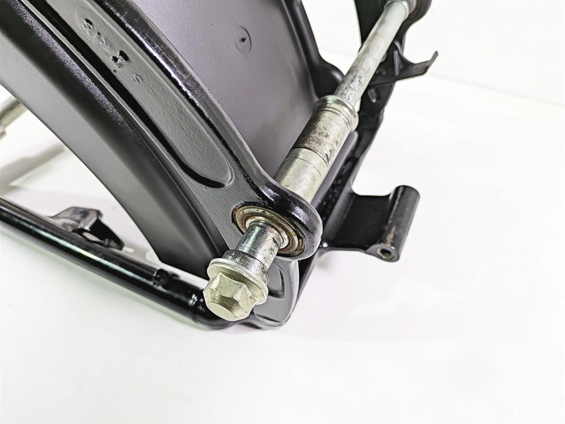 2009 Harley FLSTSB Cross Bones Rear Swing Arm Swingarm + Axle 47573-11BHP - Image 8