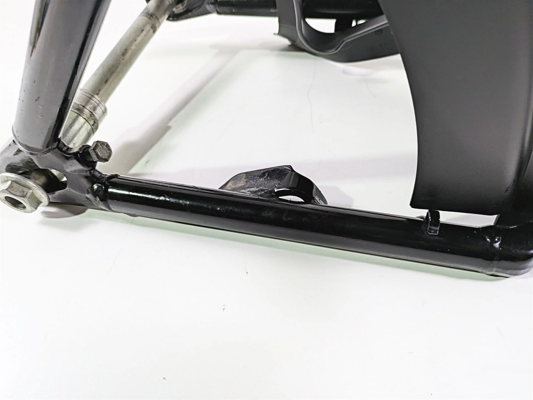 2009 Harley FLSTSB Cross Bones Rear Swing Arm Swingarm + Axle 47573-11BHP - Image 9