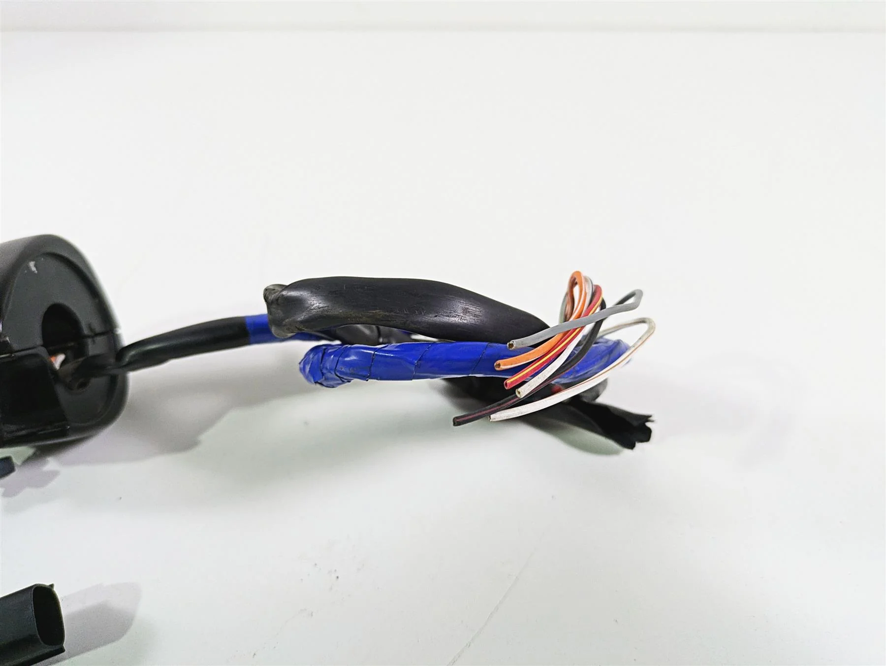 2009 Harley FLSTSB Cross Bones Right Hand Control Switch - Read 71684-06A - Image 12