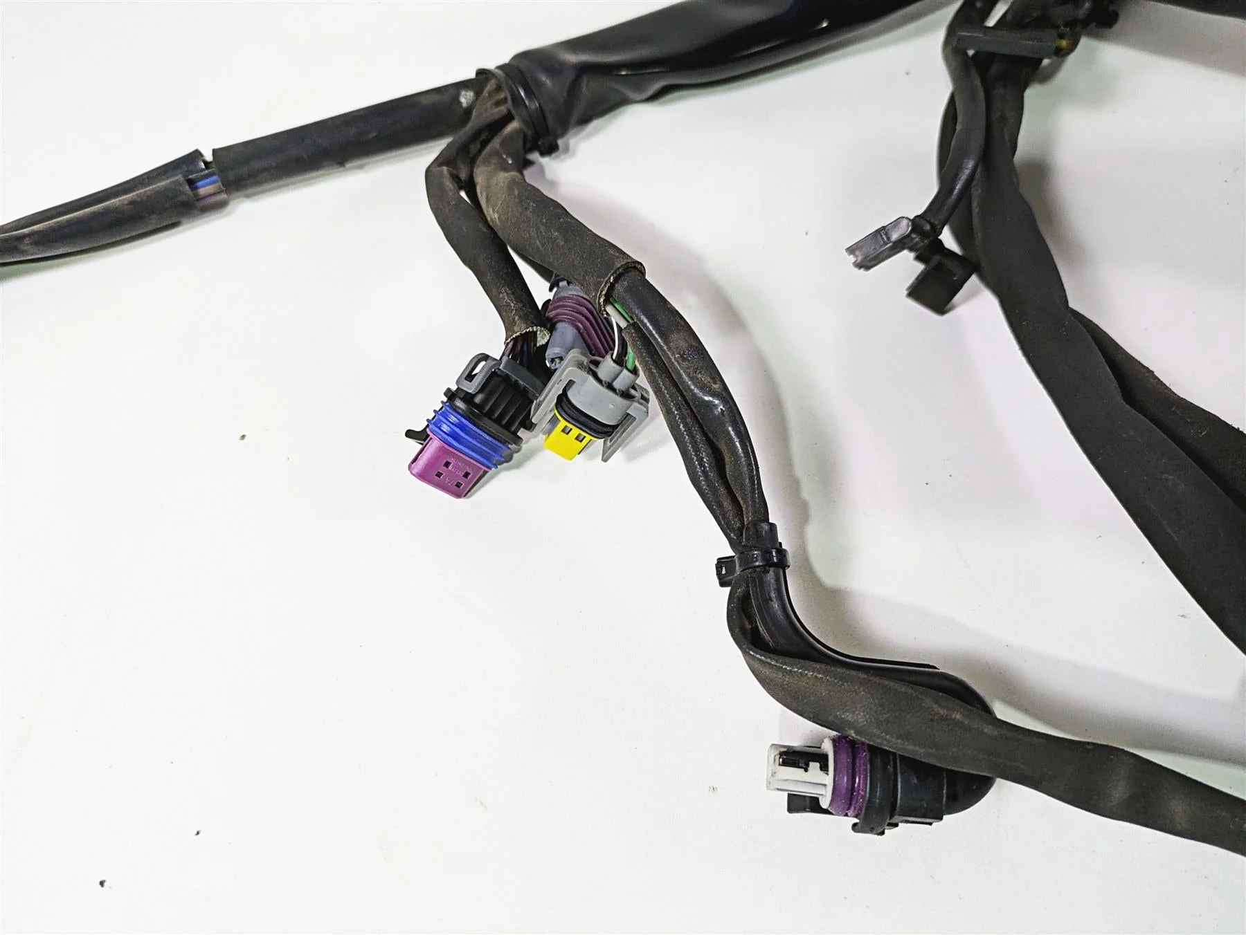 2009 Harley FLSTSB Cross Bones Wiring Harness Loom - No Cut 70431-08A - Image 3