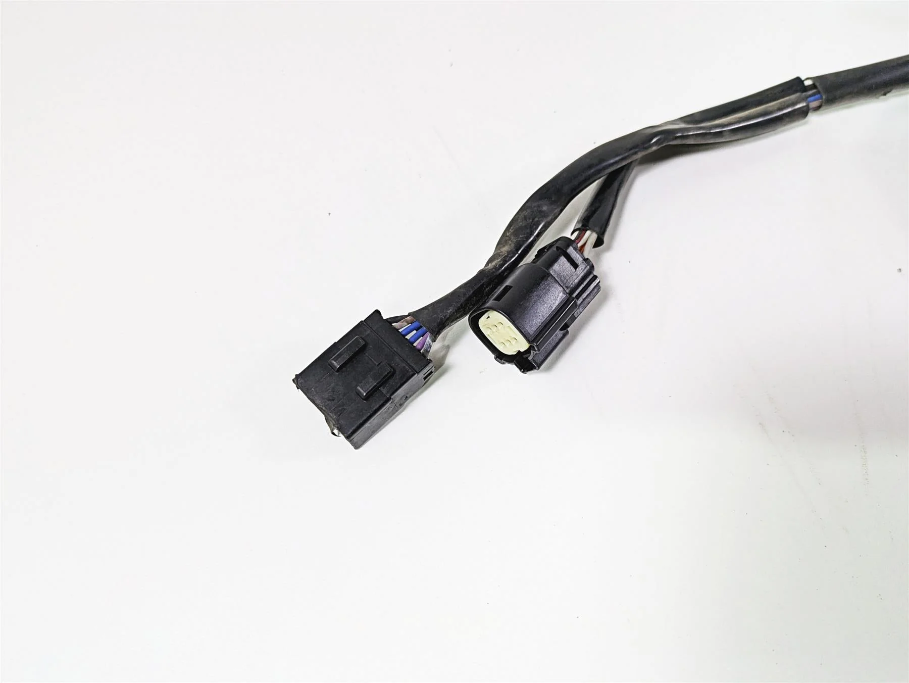 2009 Harley FLSTSB Cross Bones Wiring Harness Loom - No Cut 70431-08A - Image 4