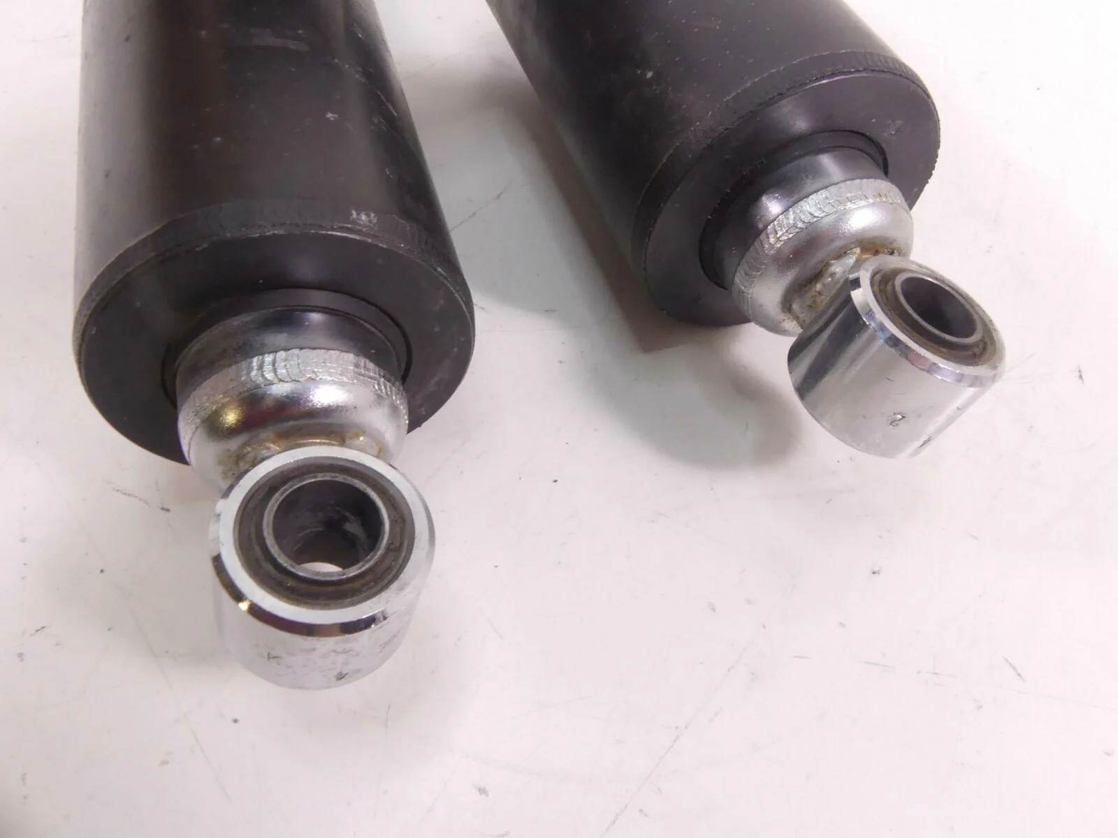 2009 Harley FXCW Softail Rocker Rear Showa Shock Damper Suspension Set  54510-09 - Image 8