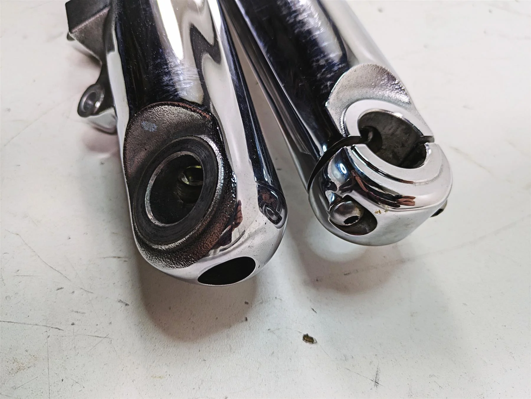 2009 Harley FXCWC Softail Rocker C Chrome Front Fork Leg Set - Read 46950-08 - Image 8