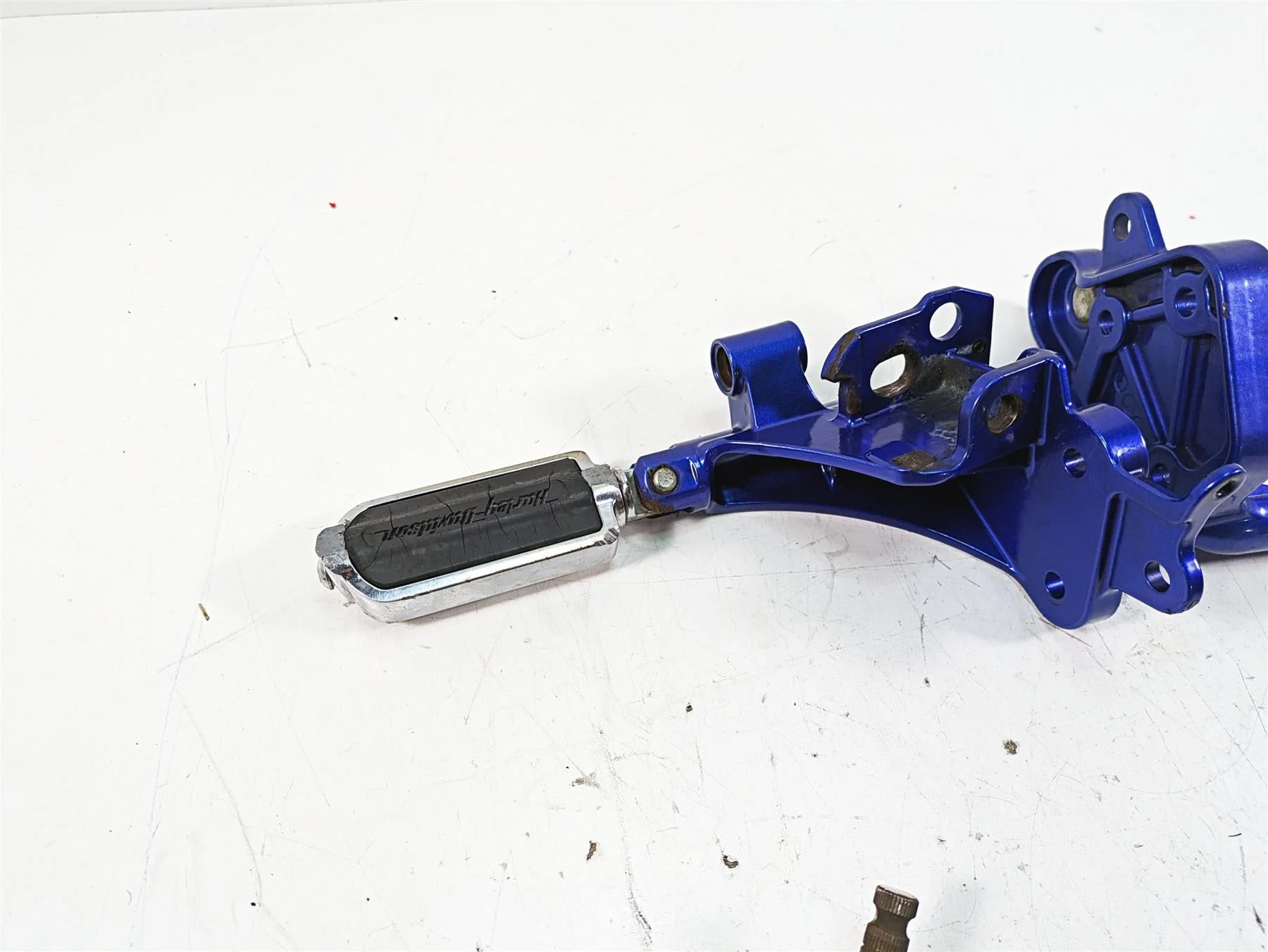2009 Harley FXCWC Softail Rocker C Flame Foot Peg & Blue Brackets Set 33683-07A - Image 10