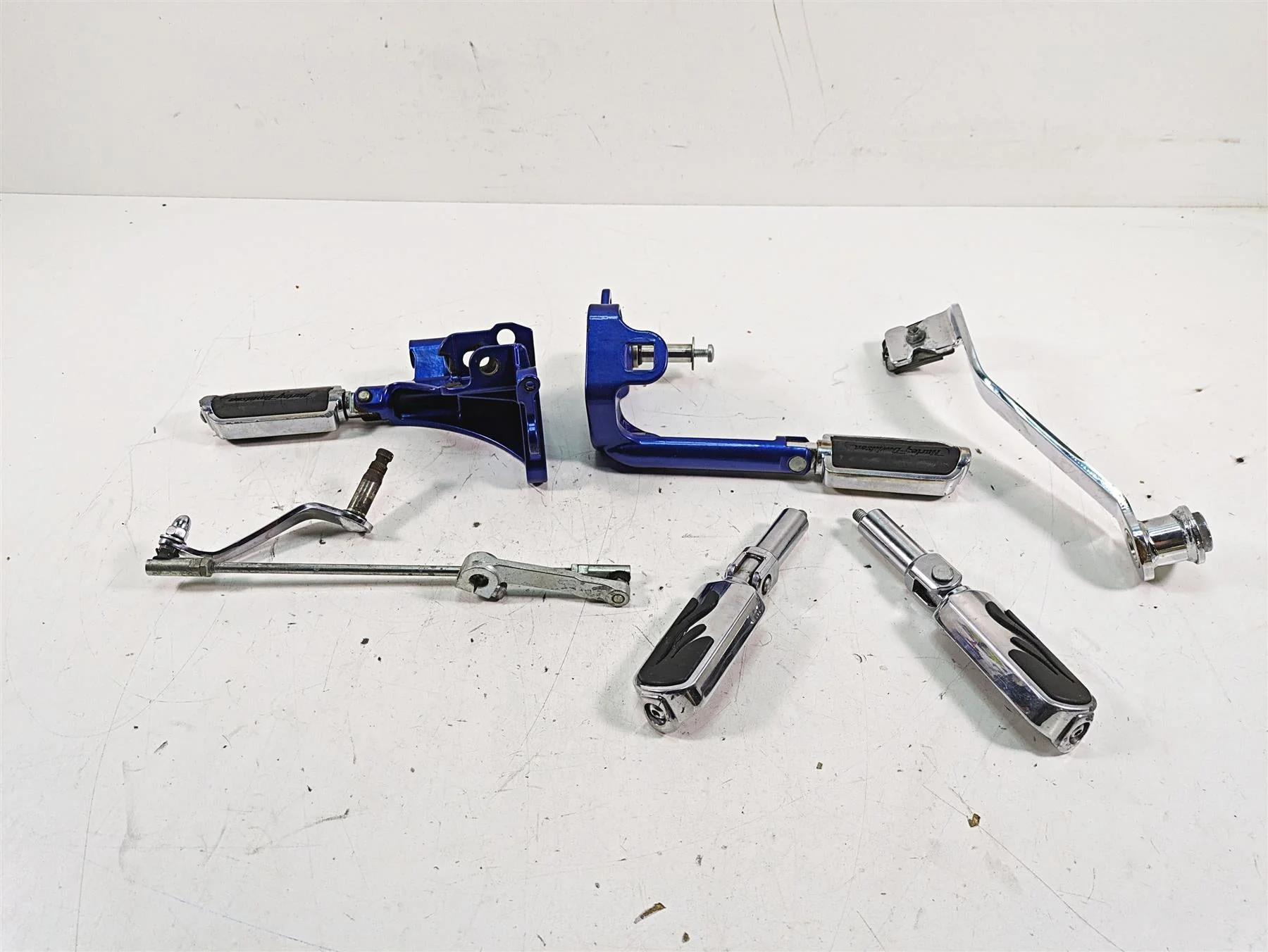 2009 Harley FXCWC Softail Rocker C Flame Foot Peg & Blue Brackets Set 33683-07A - Image 12