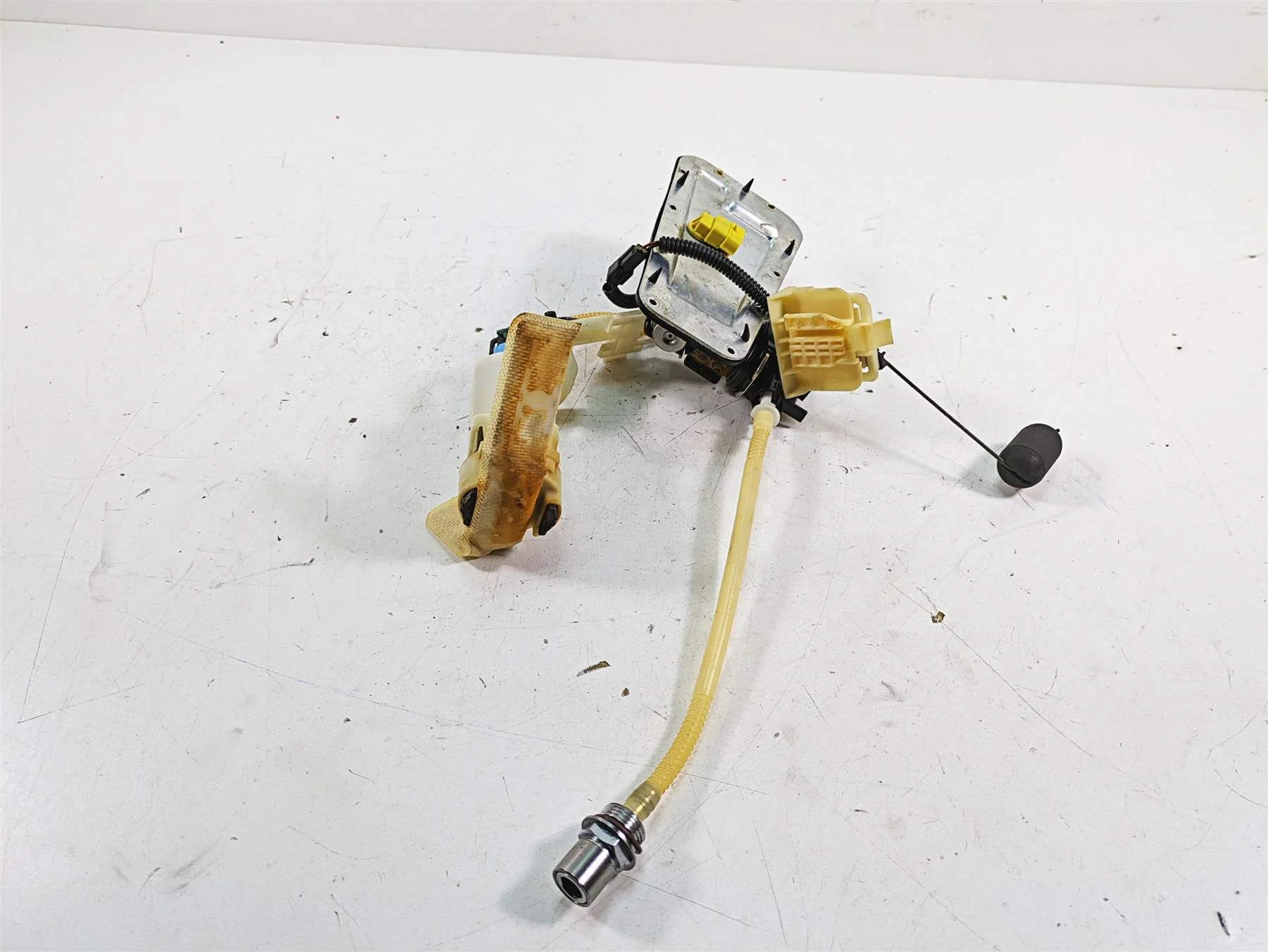 2009 Harley FXCWC Softail Rocker C Fuel Gas Petrol Pump Tested - Read 75283-08 - Image 9