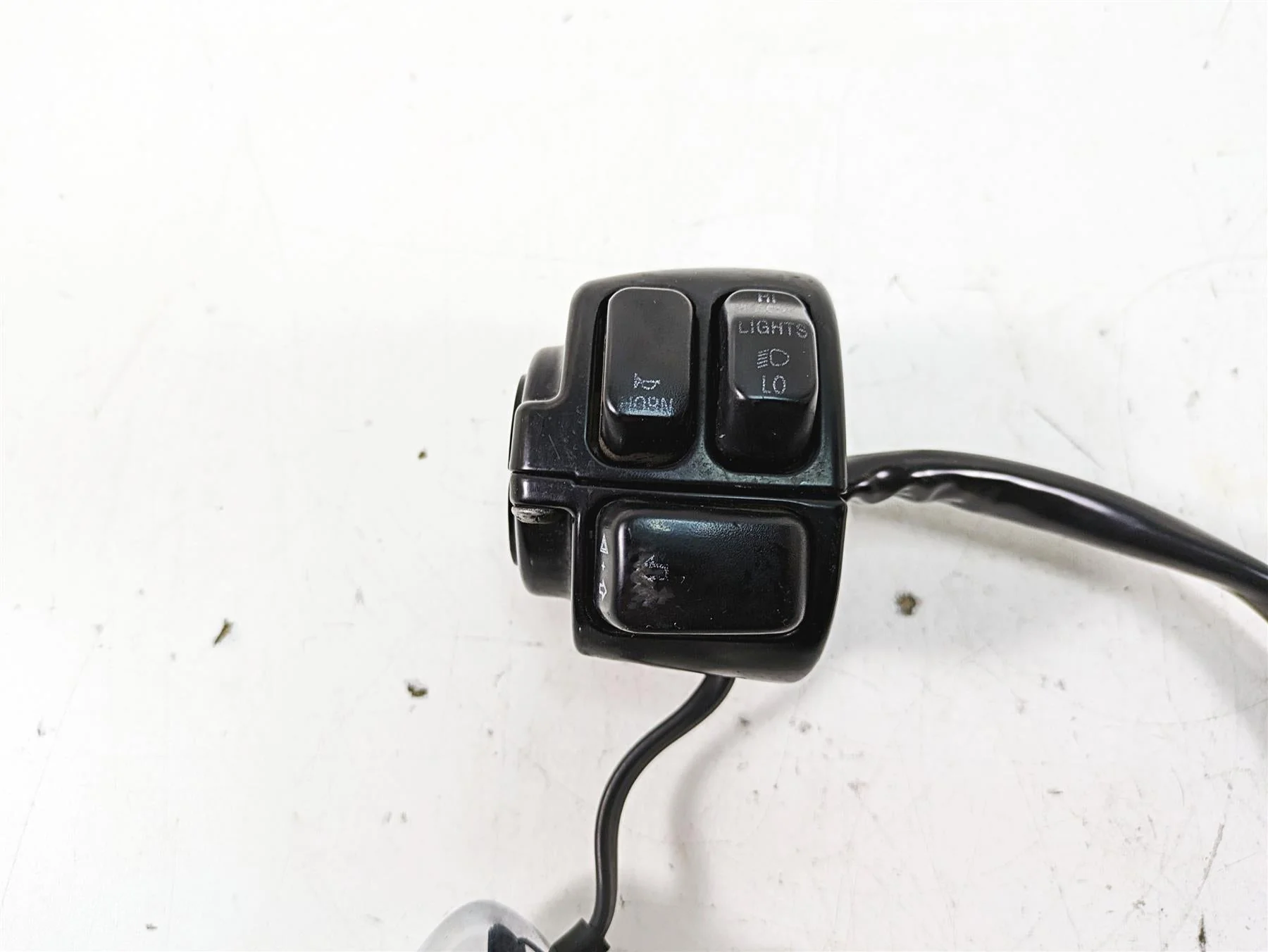 2009 Harley FXCWC Softail Rocker C Left Control Switch Blinker - Read 71682-06 - Image 11