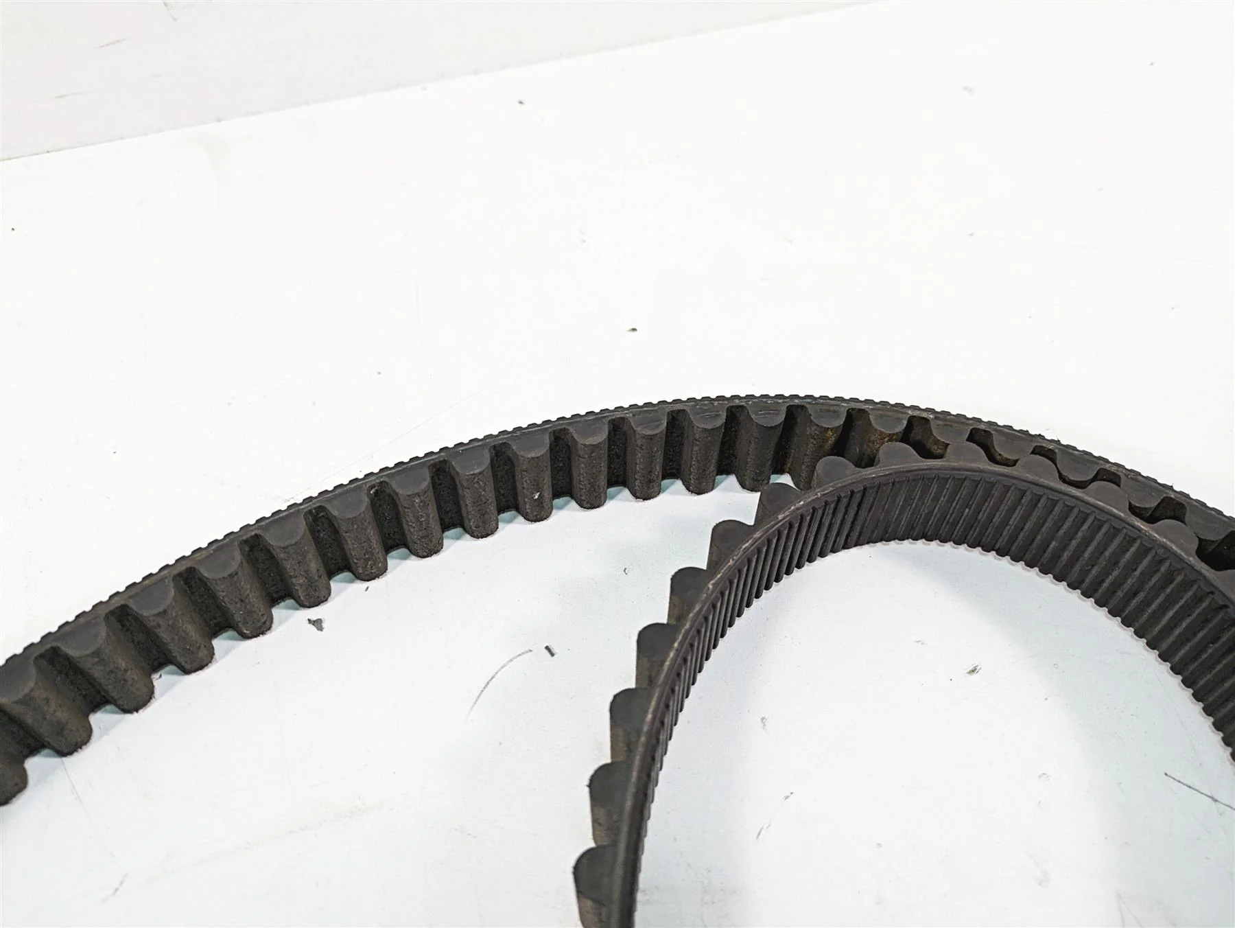 2009 Harley FXCWC Softail Rocker C Main Drive Belt 133T 1" 40058-07 - Image 11
