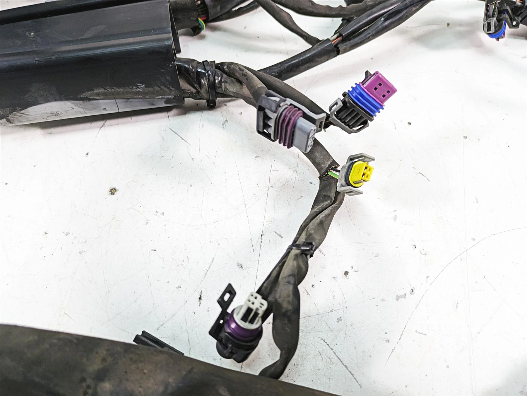 2009 Harley FXCWC Softail Rocker C Main Wiring Harness Loom - No Cut 70452-08 - Image 12