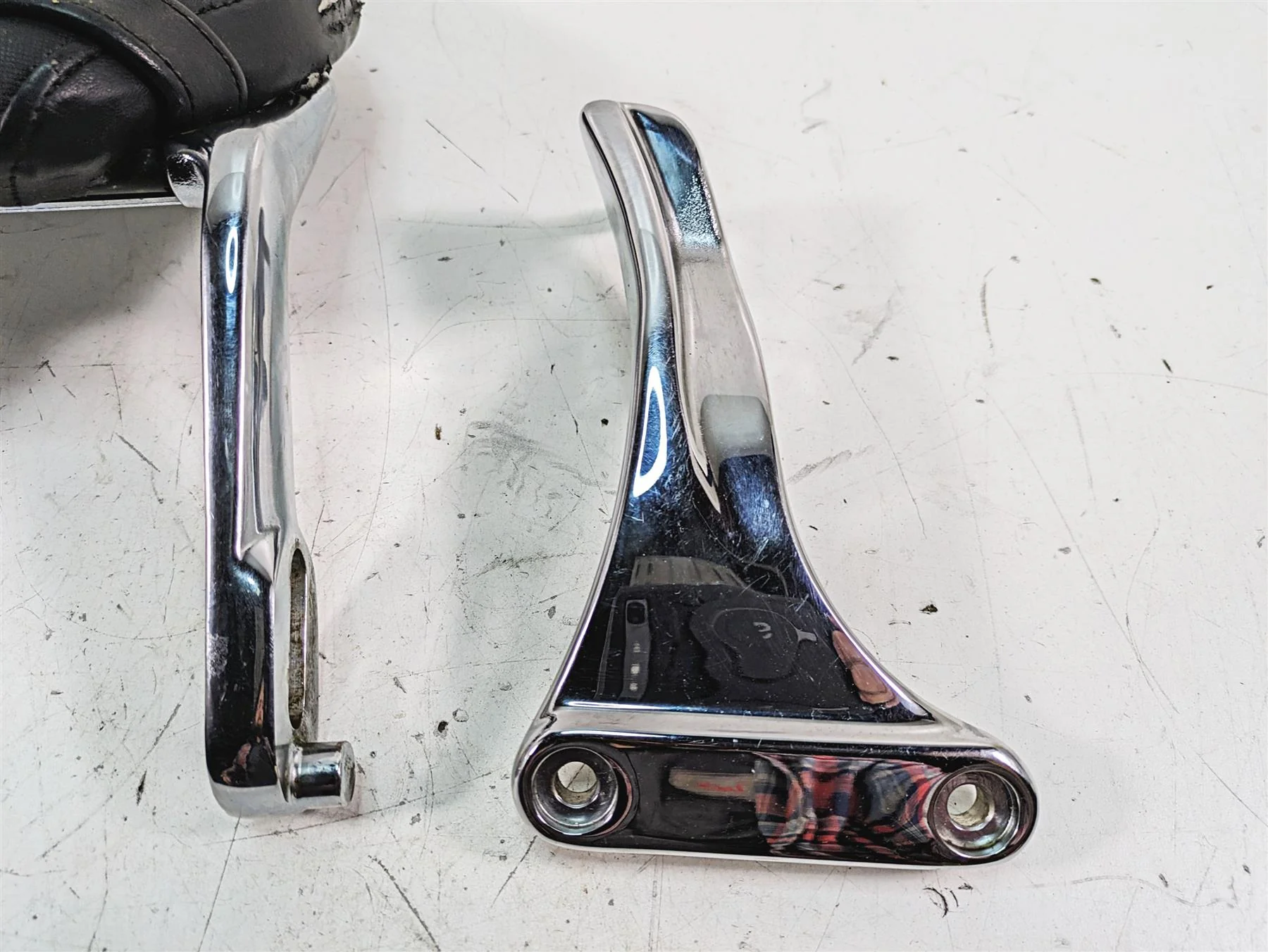 2009 Harley FXCWC Softail Rocker C Rear Seat & Support Mount Set -Read 51691-08 - Image 5
