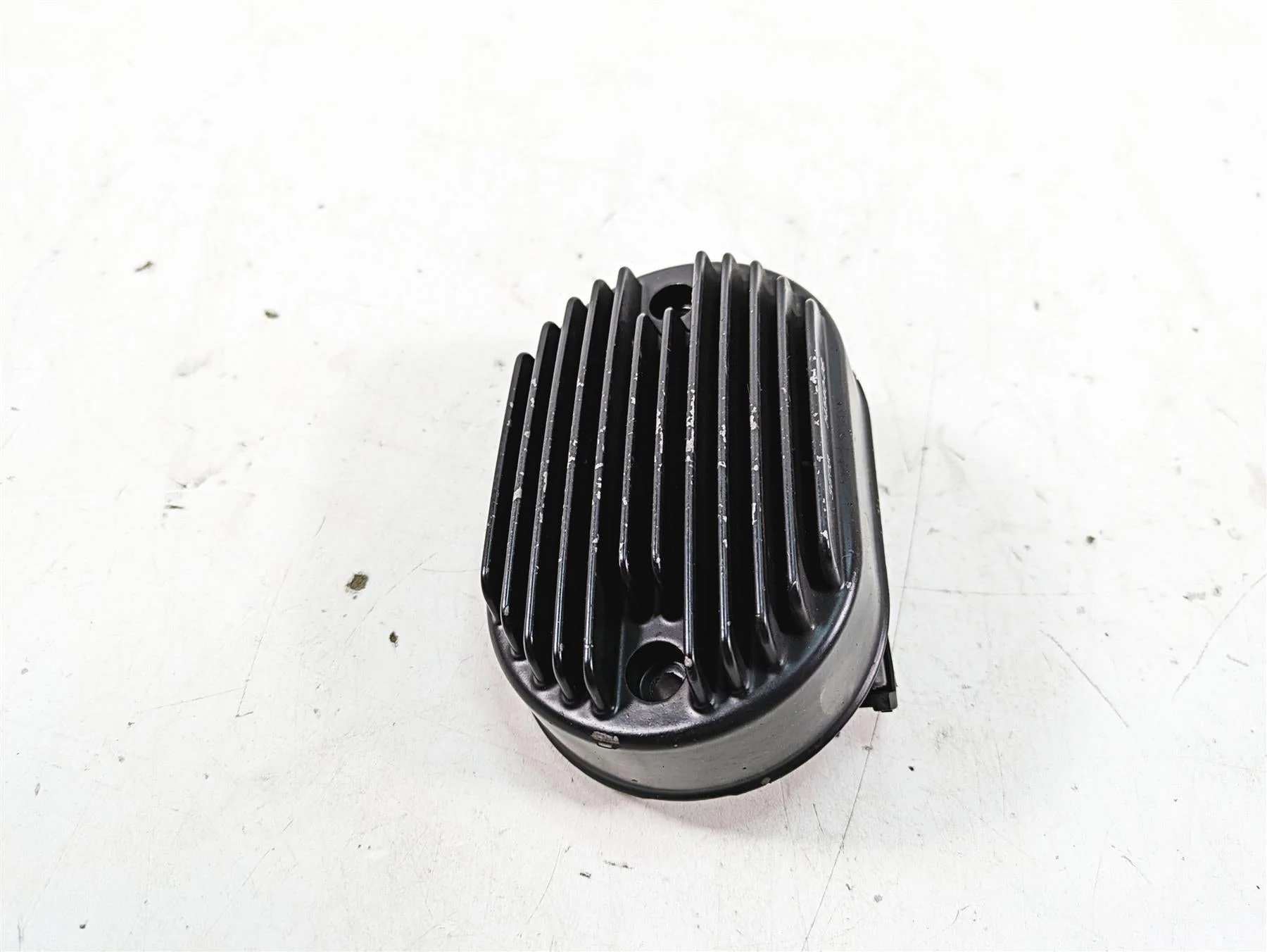 2009 Harley FXCWC Softail Rocker C Rectifier Voltage Regulator 74540-08 - Image 2