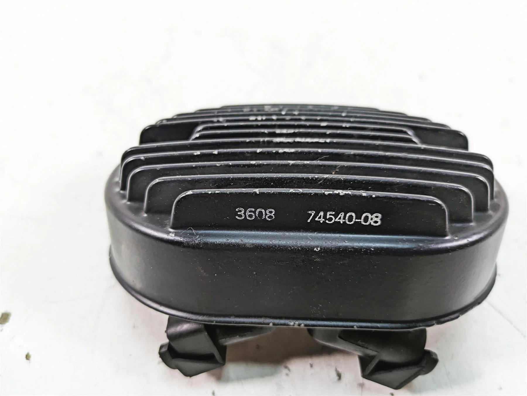 2009 Harley FXCWC Softail Rocker C Rectifier Voltage Regulator 74540-08 - Image 4