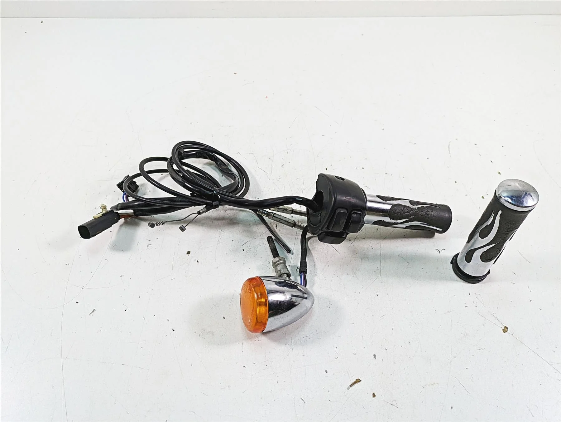 2009 Harley FXCWC Softail Rocker C Right Control Switch Blinker - Read 71684-06A