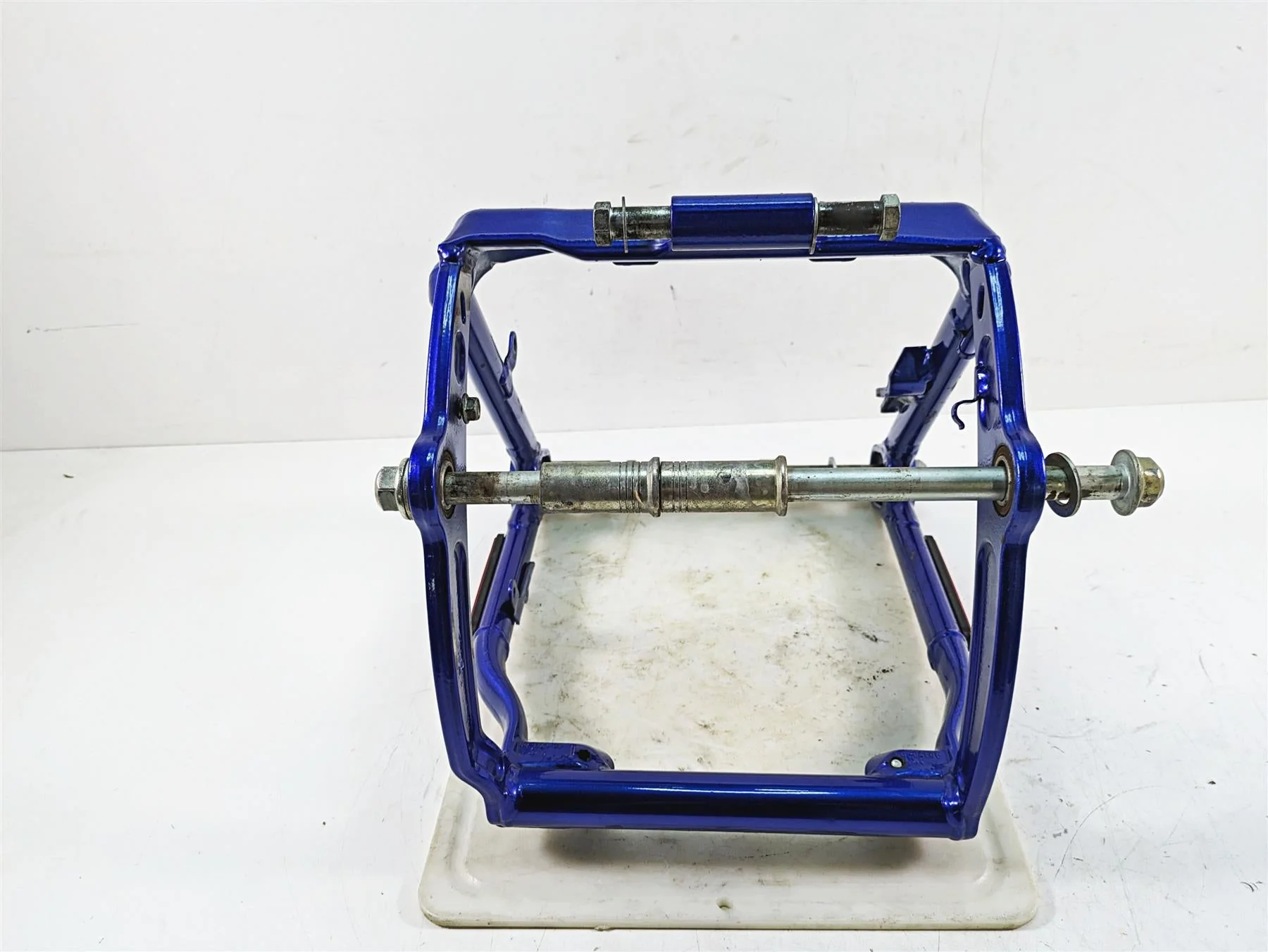 2009 Harley FXCWC Softail Rocker C Swingarm Swing Arm Flame Blue Pearl 47694-09 - Image 2