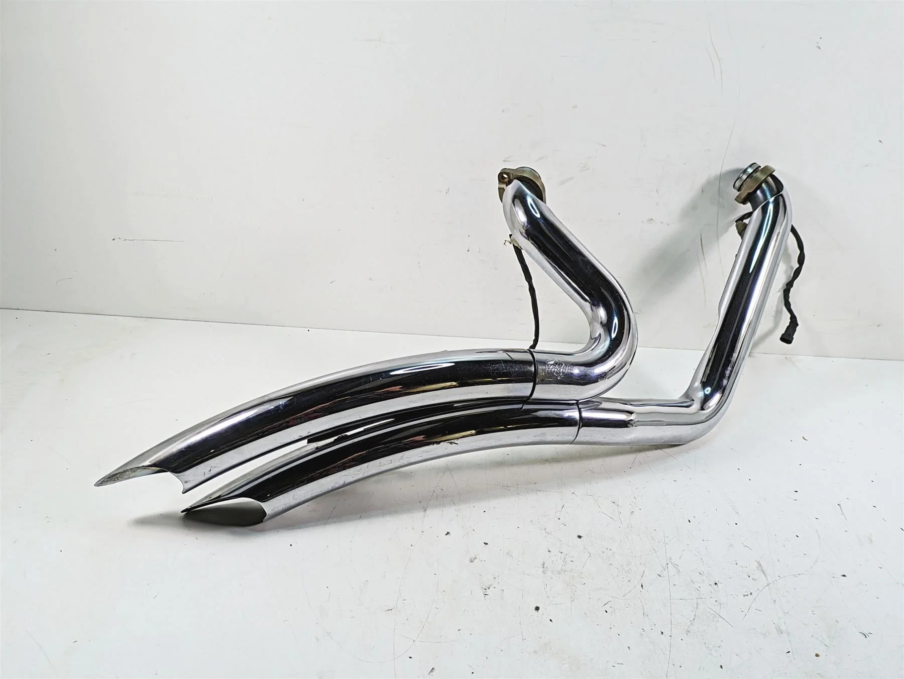 2009 Harley FXCWC Softail Rocker C Vance & Hines Big Radius Exhaust System 26079 - Image 2