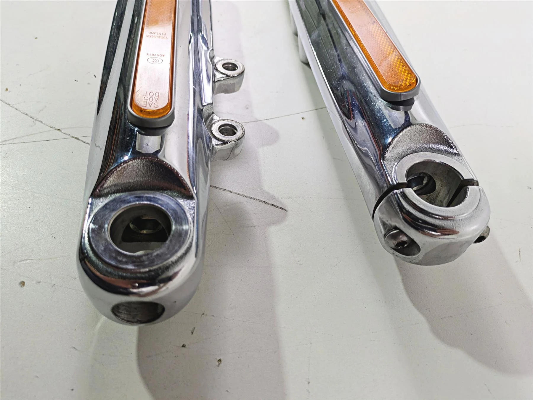 2009 Harley FXCWC Softail Rocker Chrome Front Fork Leg Set 46950-08 46953-08 - Image 6