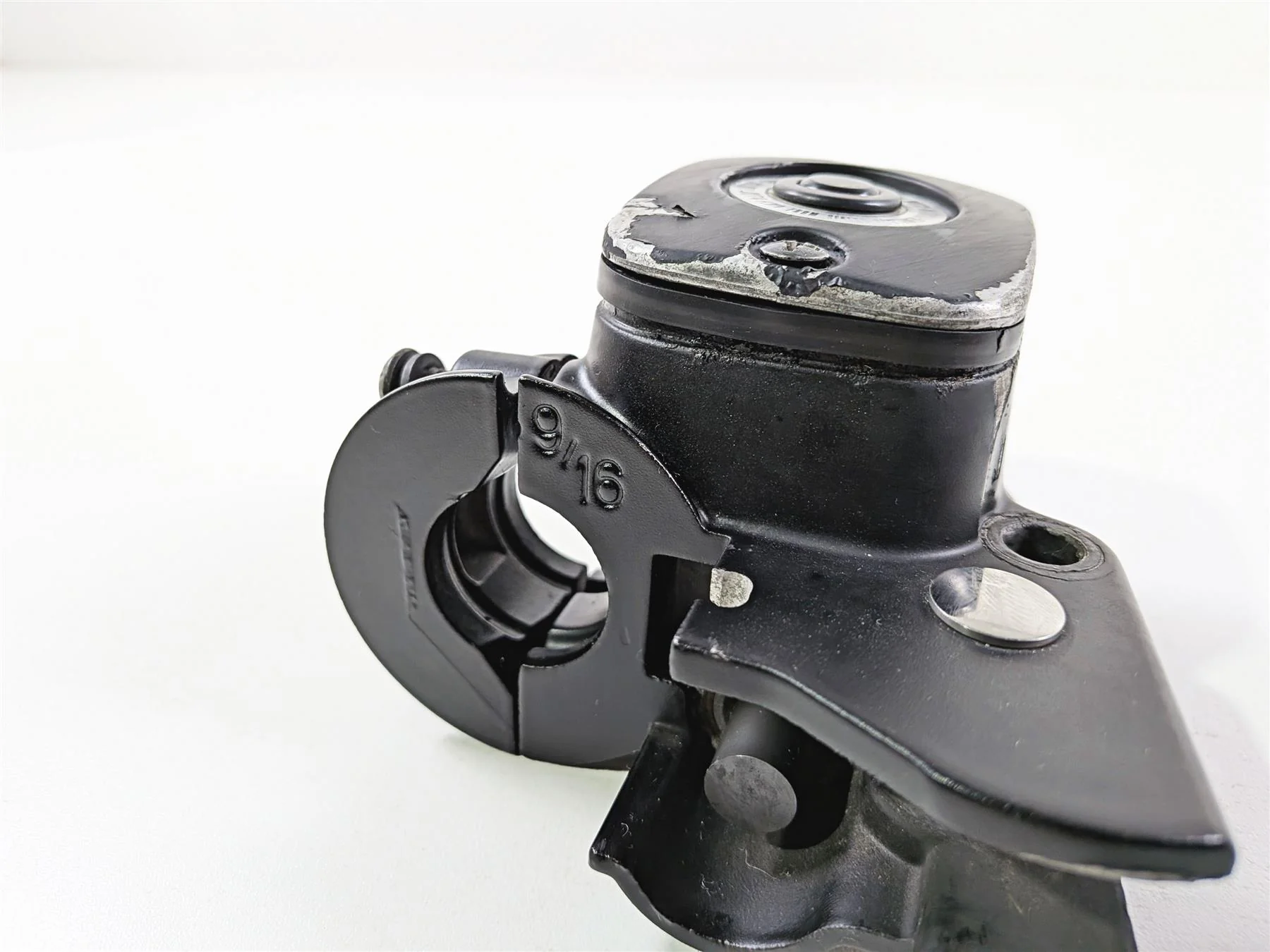 2009 Harley FXCWC Softail Rocker Front 9/16" Brake Master Cylinder 45064-08 - Image 9