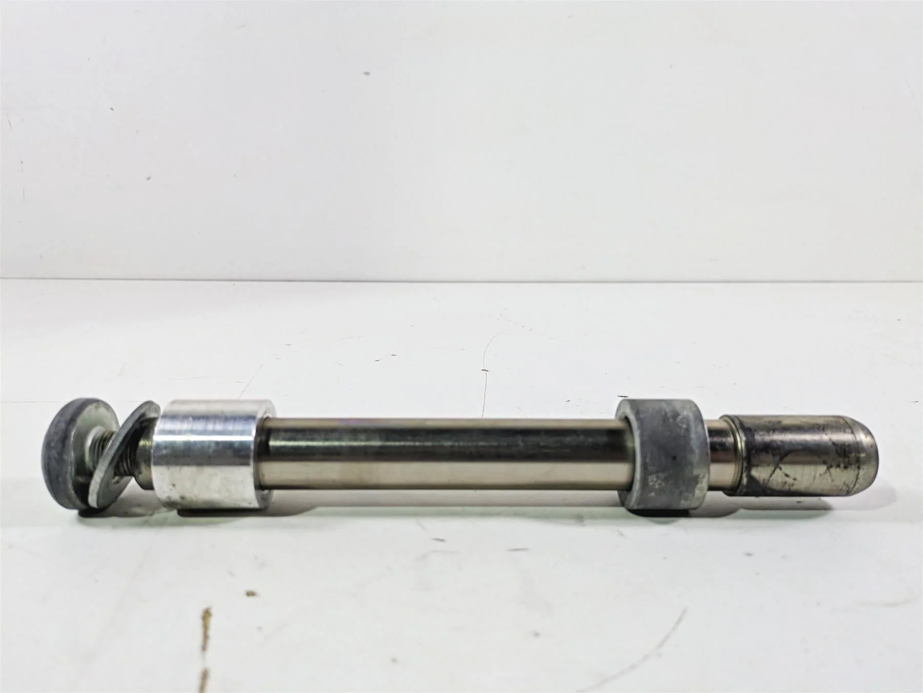 2009 Harley FXCWC Softail Rocker Front Axle Wheel Spindle 25mm 41348-08 - Image 4