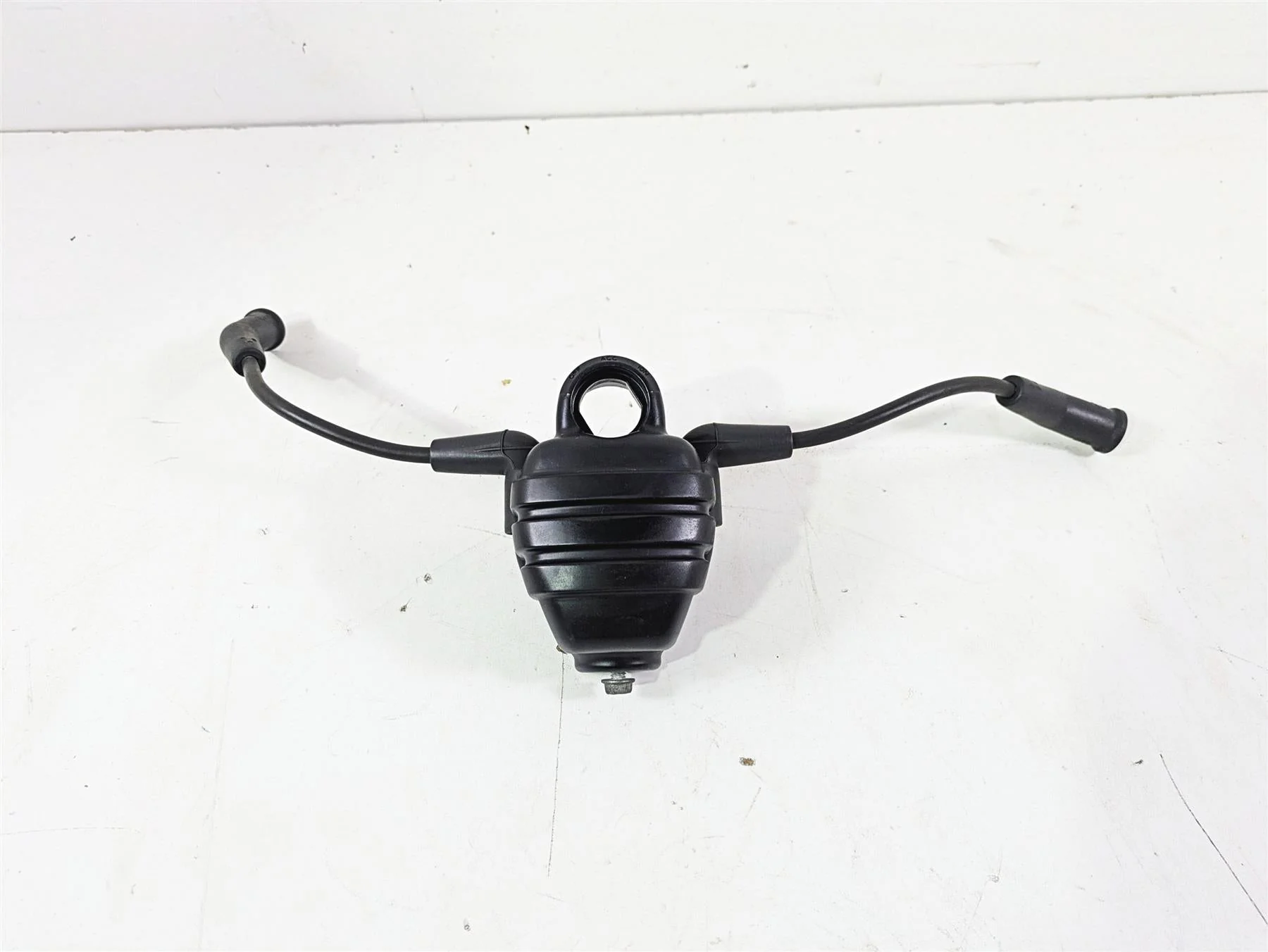 2009 Harley FXCWC Softail Rocker Ignition Coil Wires Plug Set 31684-08