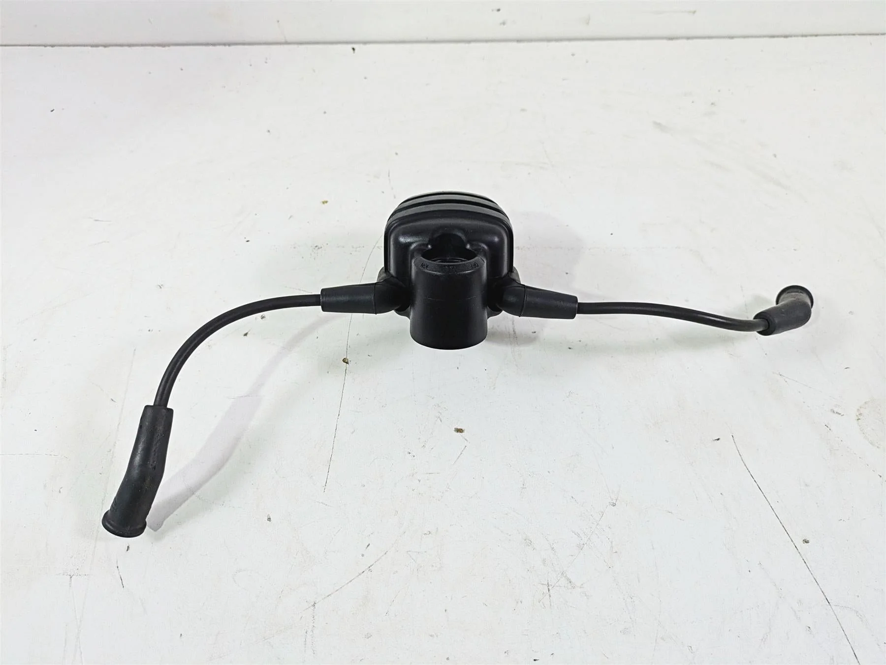 2009 Harley FXCWC Softail Rocker Ignition Coil Wires Plug Set 31684-08 - Image 3