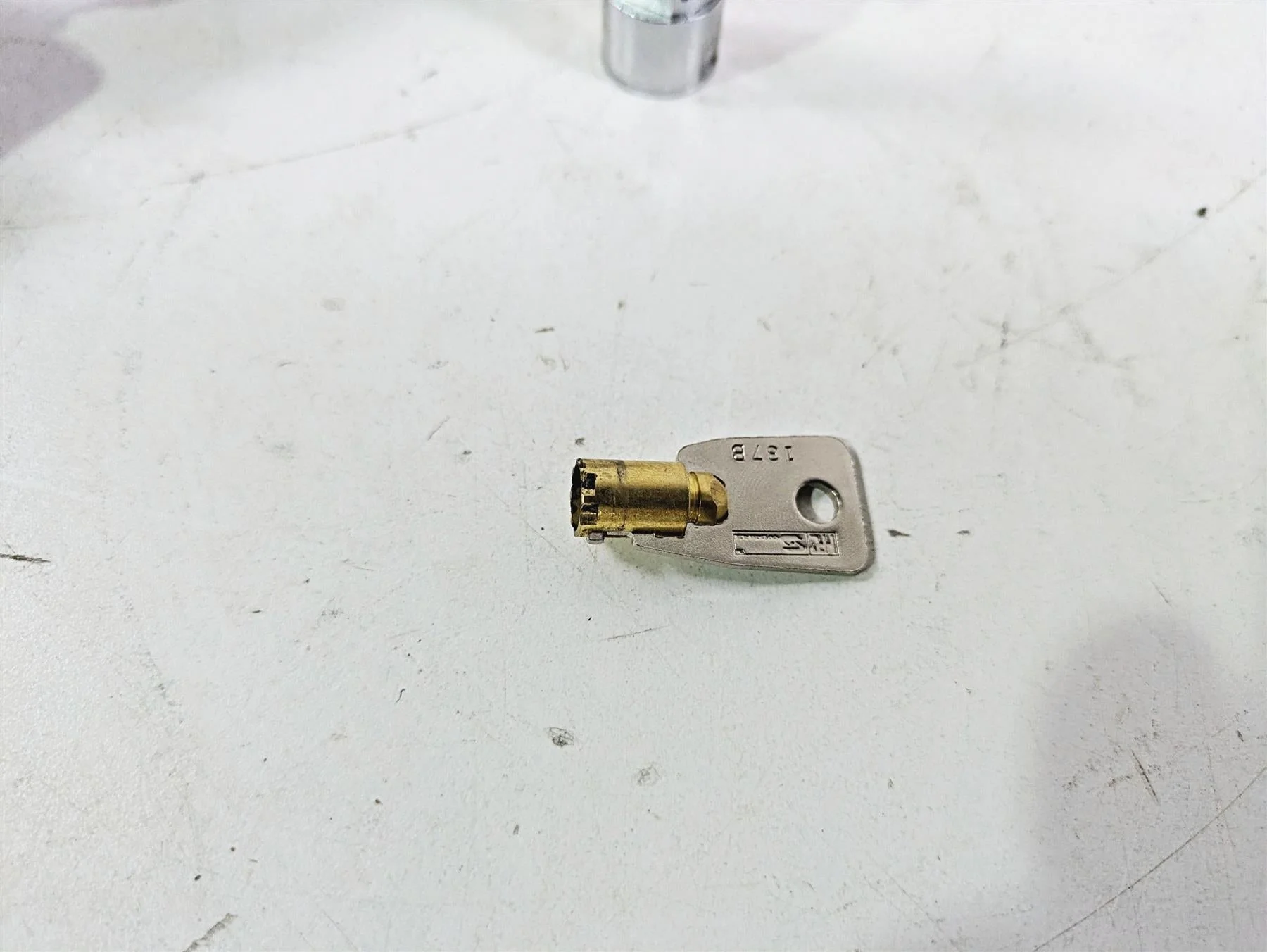 2009 Harley FXCWC Softail Rocker Ignition Switch Key Lock Set 71792-08 - Image 12