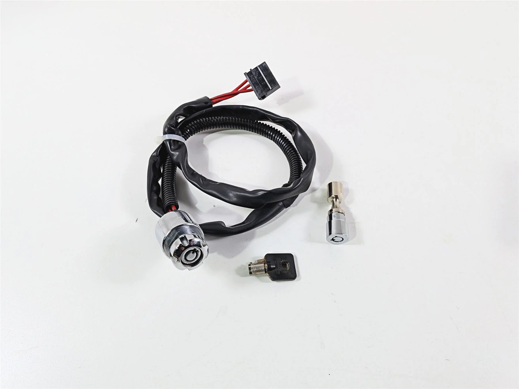 2009 Harley FXCWC Softail Rocker Ignition Switch Key Lock Set - Read 71792-08