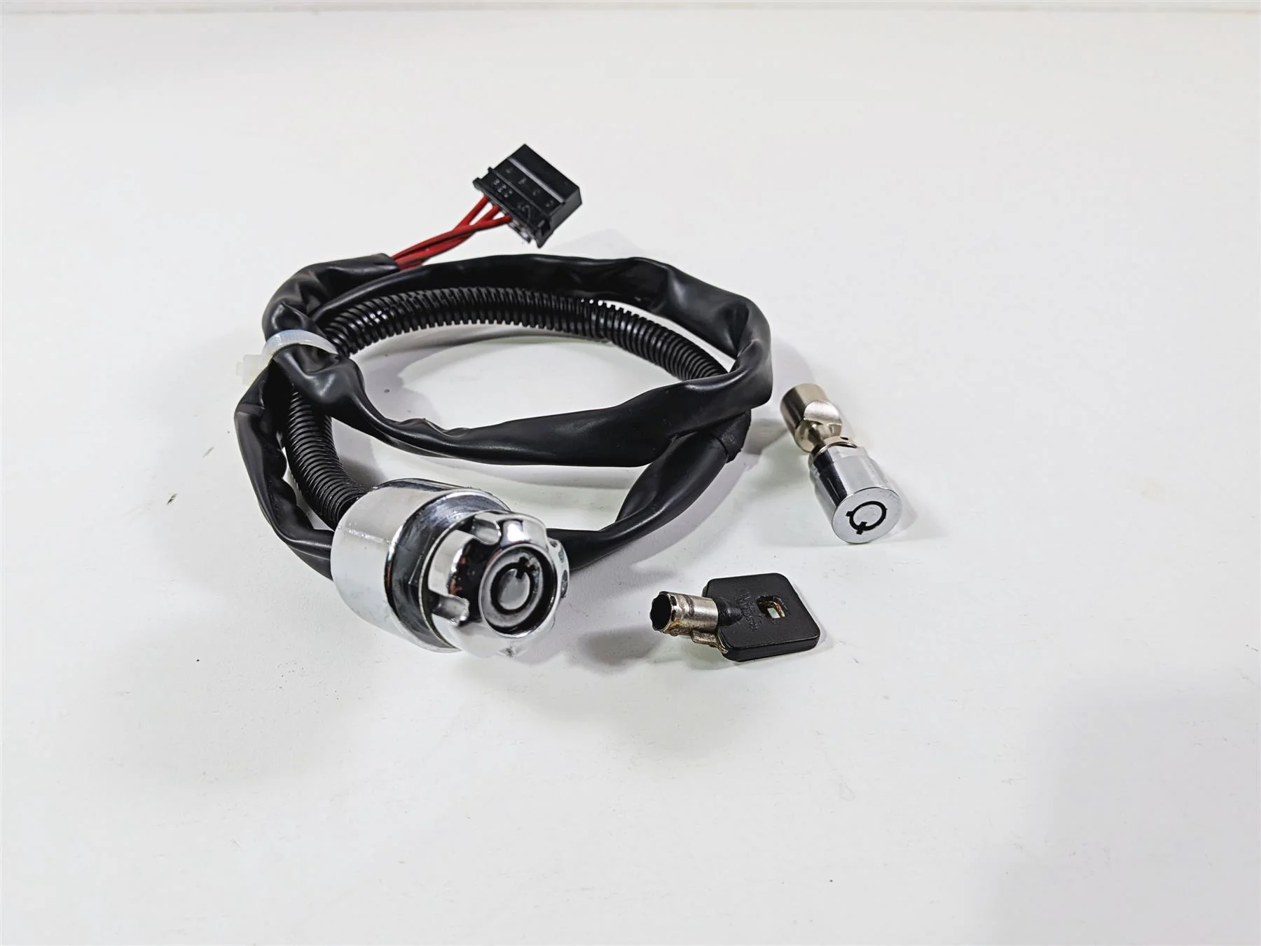 2009 Harley FXCWC Softail Rocker Ignition Switch Key Lock Set - Read 71792-08 - Image 11