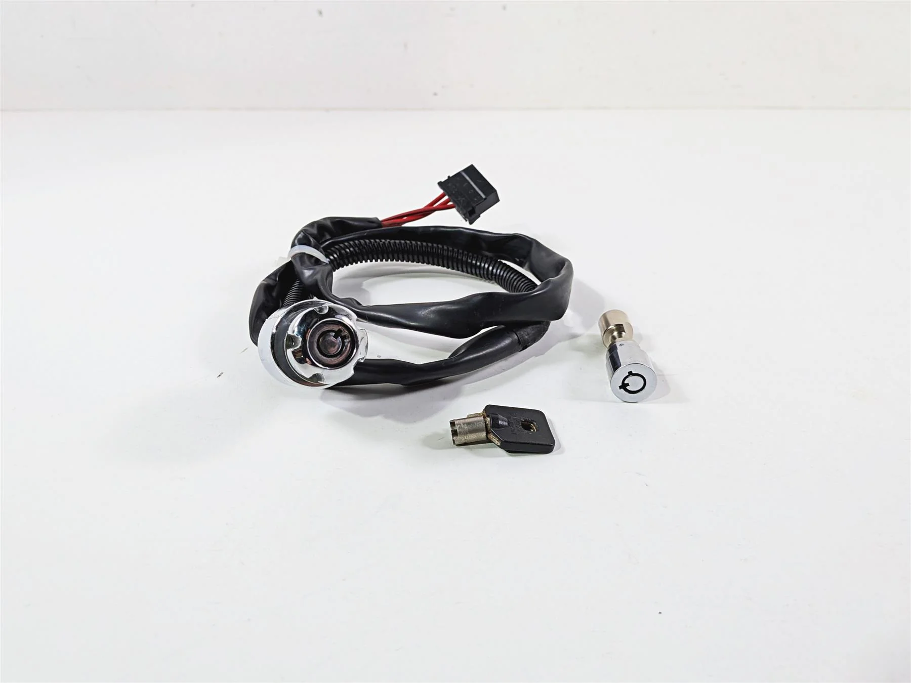 2009 Harley FXCWC Softail Rocker Ignition Switch Key Lock Set - Read 71792-08 - Image 2