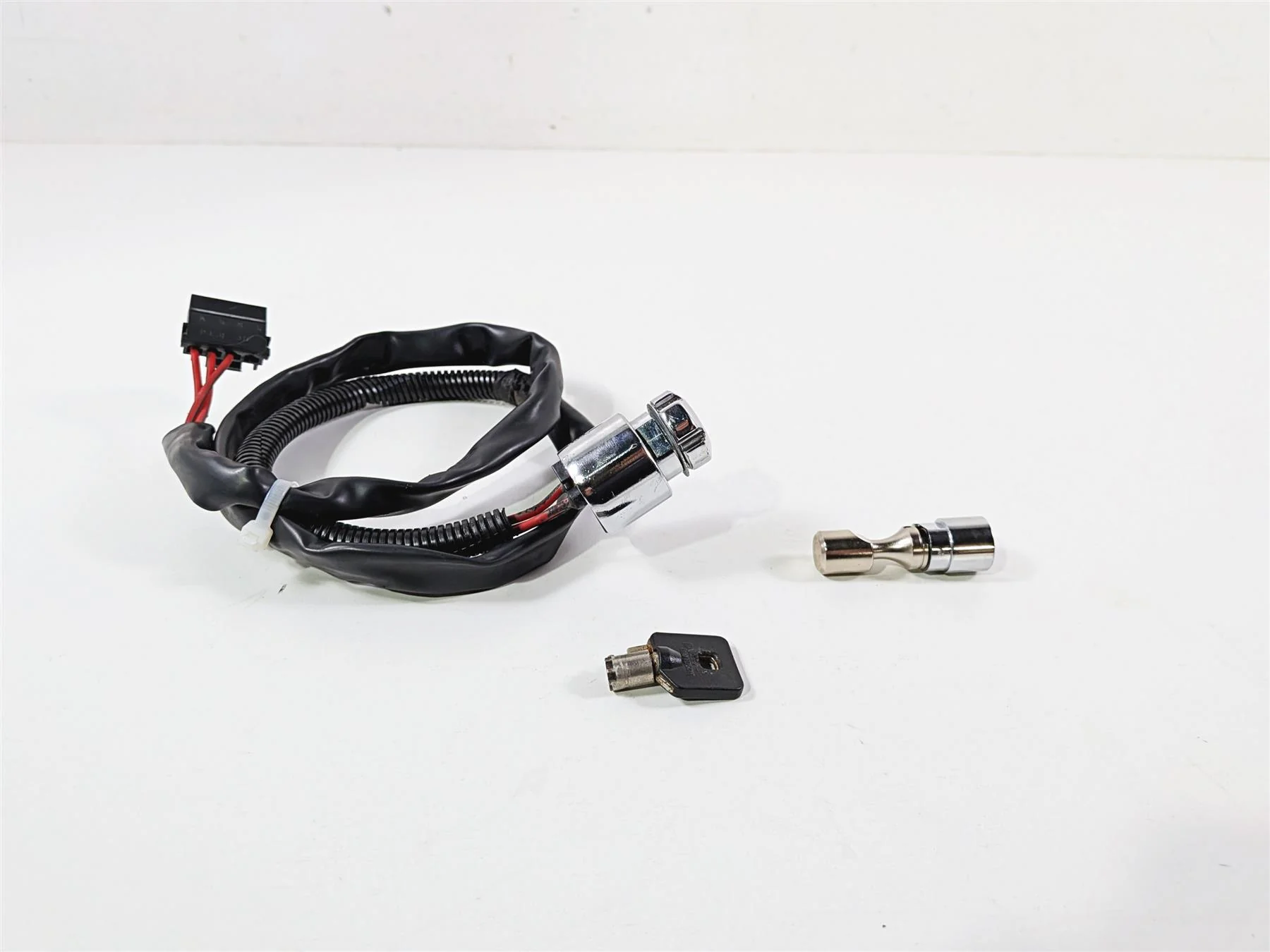 2009 Harley FXCWC Softail Rocker Ignition Switch Key Lock Set - Read 71792-08 - Image 3