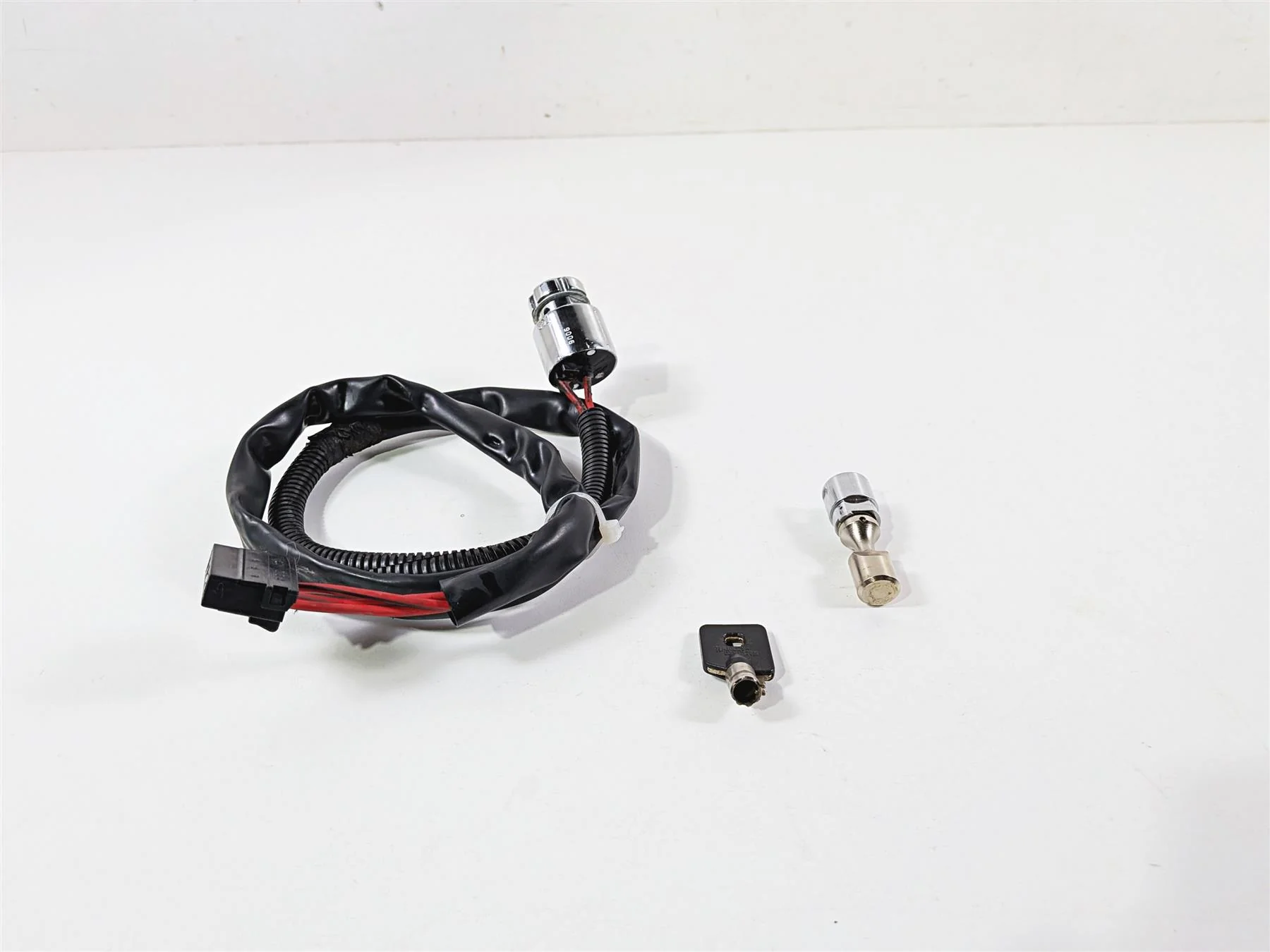 2009 Harley FXCWC Softail Rocker Ignition Switch Key Lock Set - Read 71792-08 - Image 4