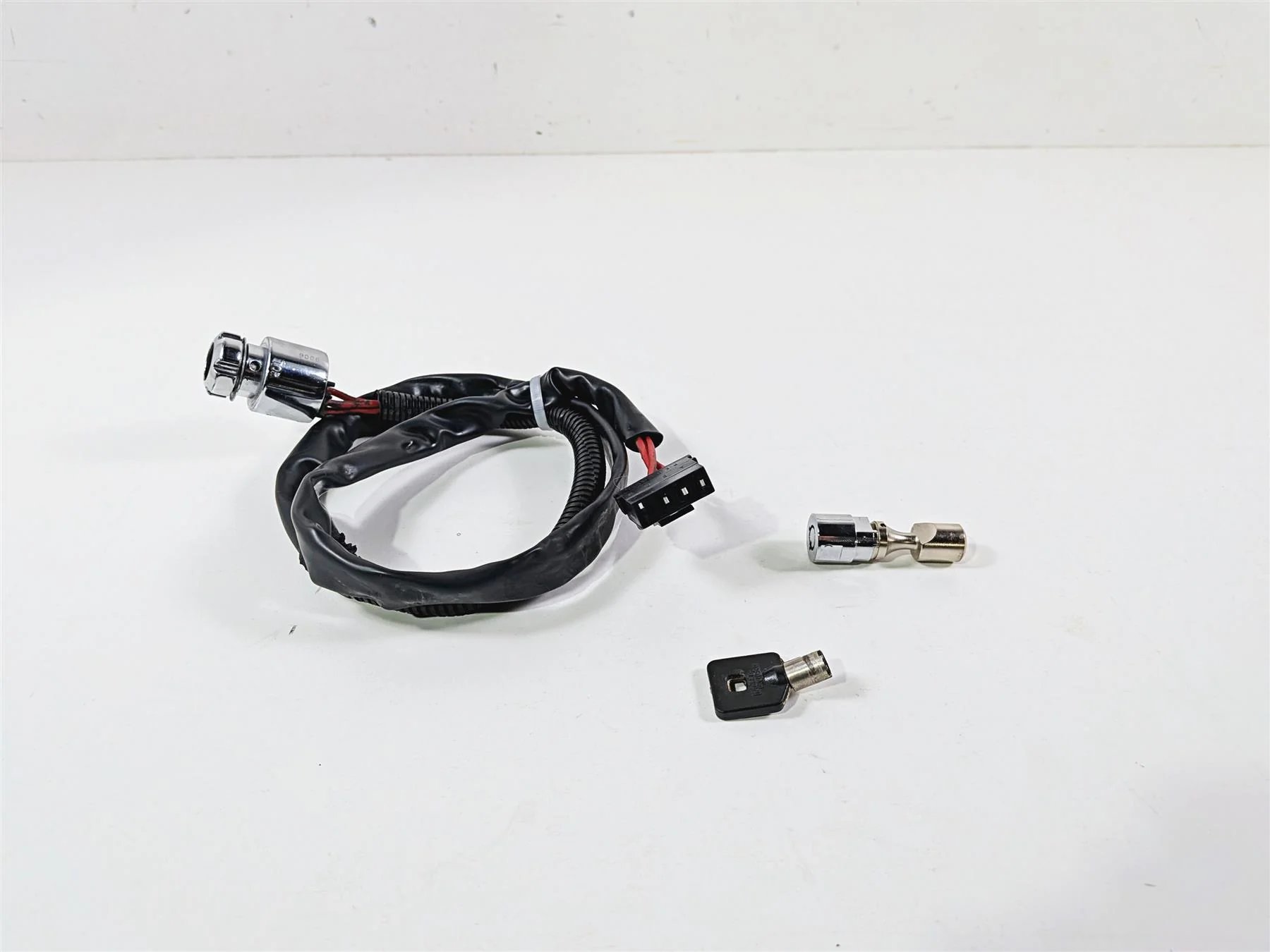 2009 Harley FXCWC Softail Rocker Ignition Switch Key Lock Set - Read 71792-08 - Image 5