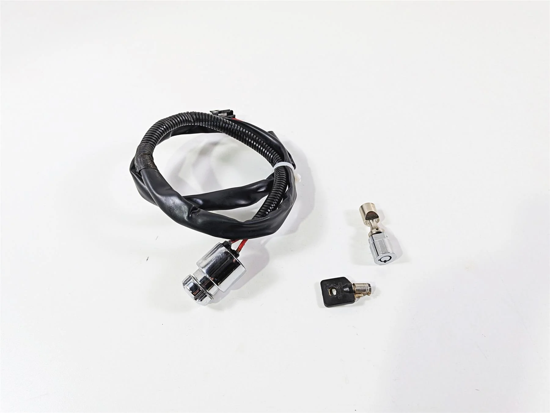 2009 Harley FXCWC Softail Rocker Ignition Switch Key Lock Set - Read 71792-08 - Image 6
