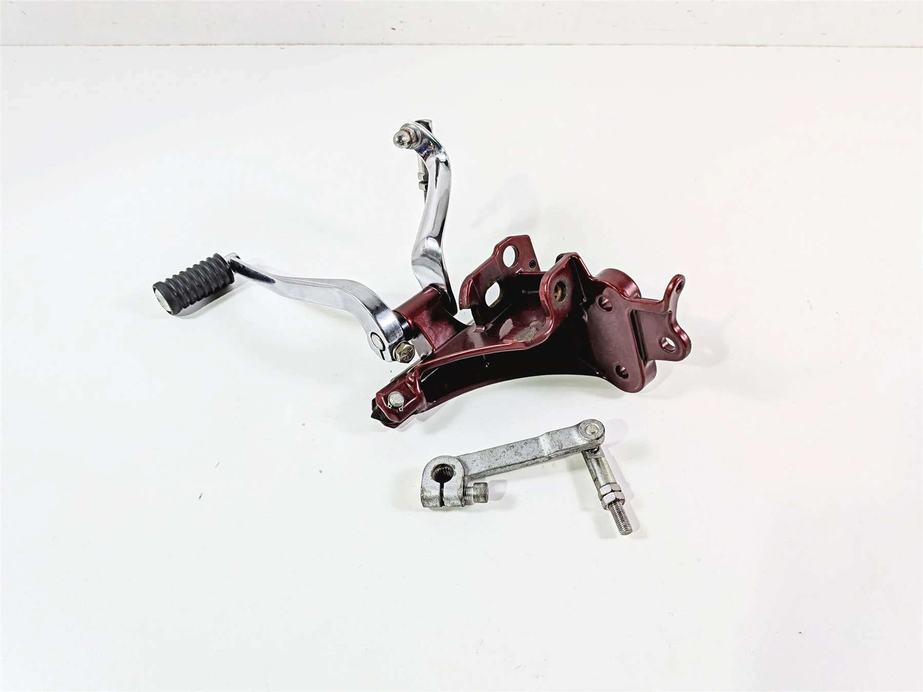 2009 Harley FXCWC Softail Rocker Left Front Footpeg Mount & Shifter 33751-08COZ - Image 11