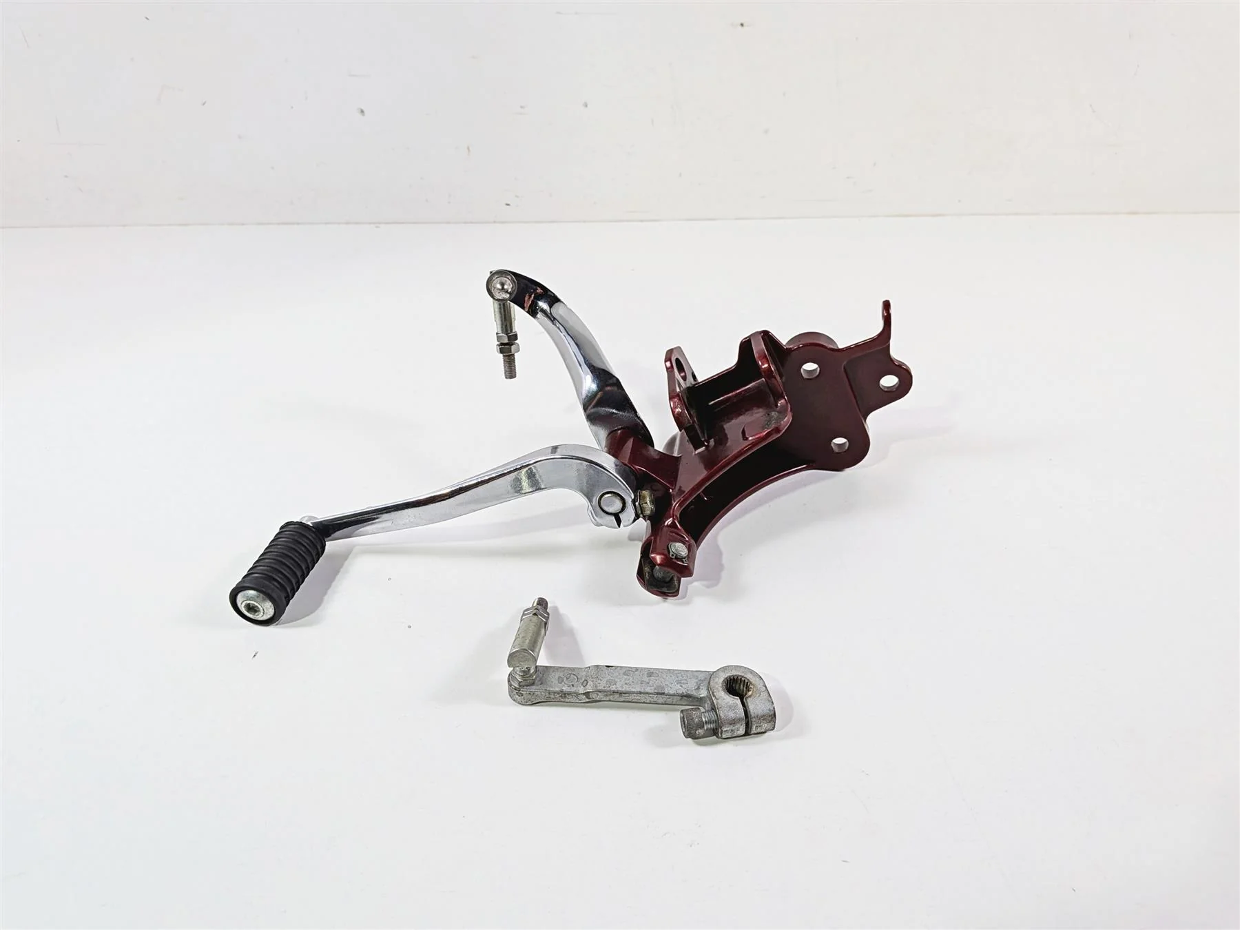 2009 Harley FXCWC Softail Rocker Left Front Footpeg Mount & Shifter 33751-08COZ - Image 3