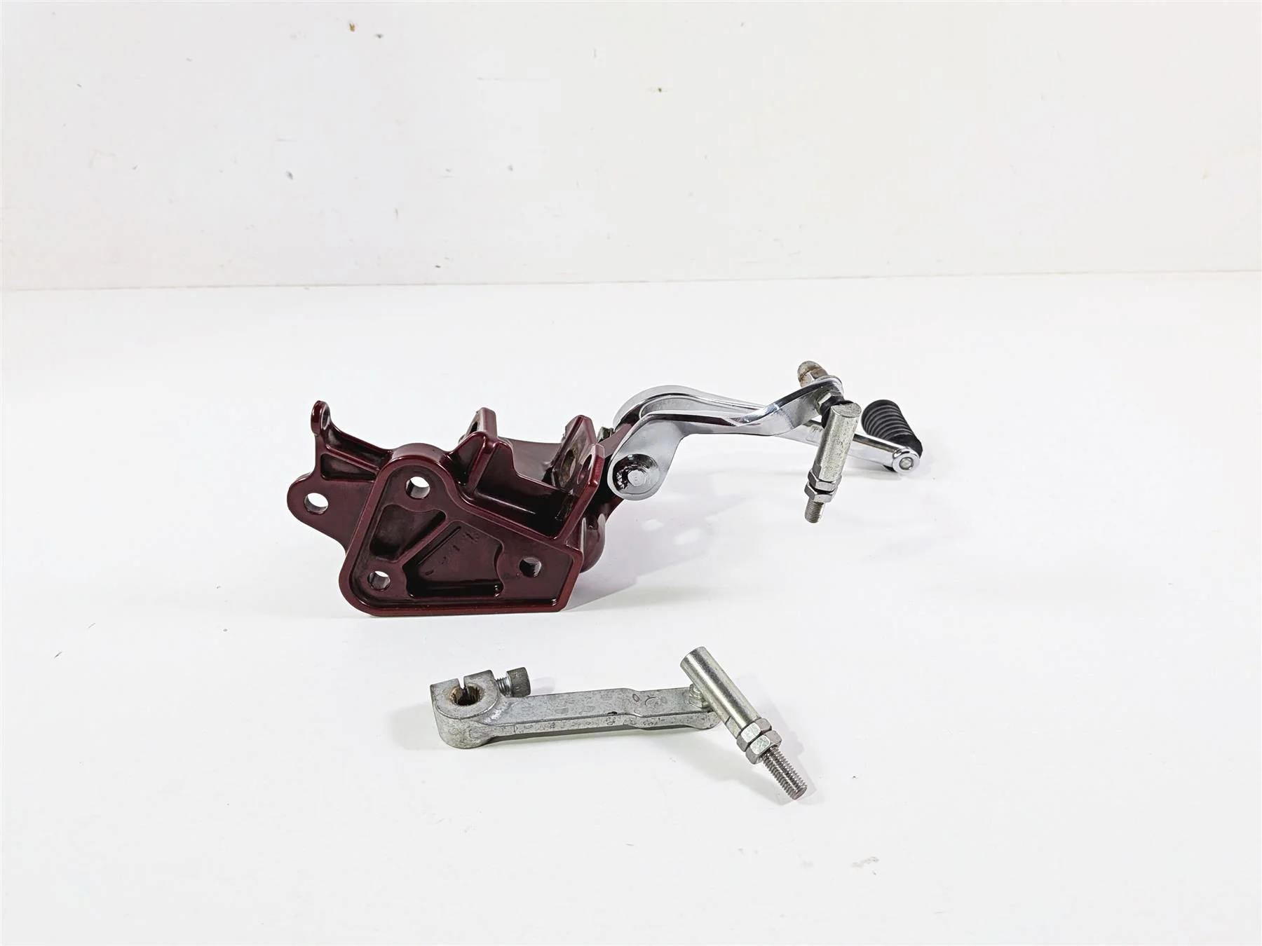 2009 Harley FXCWC Softail Rocker Left Front Footpeg Mount & Shifter 33751-08COZ - Image 5