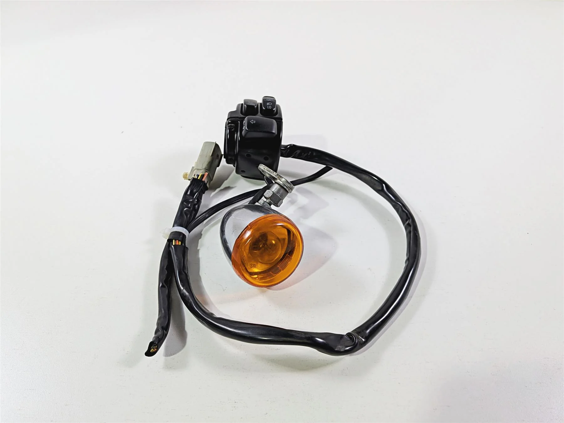 2009 Harley FXCWC Softail Rocker Left Hand Control Switch Turn Signal 71682-06 - Image 2