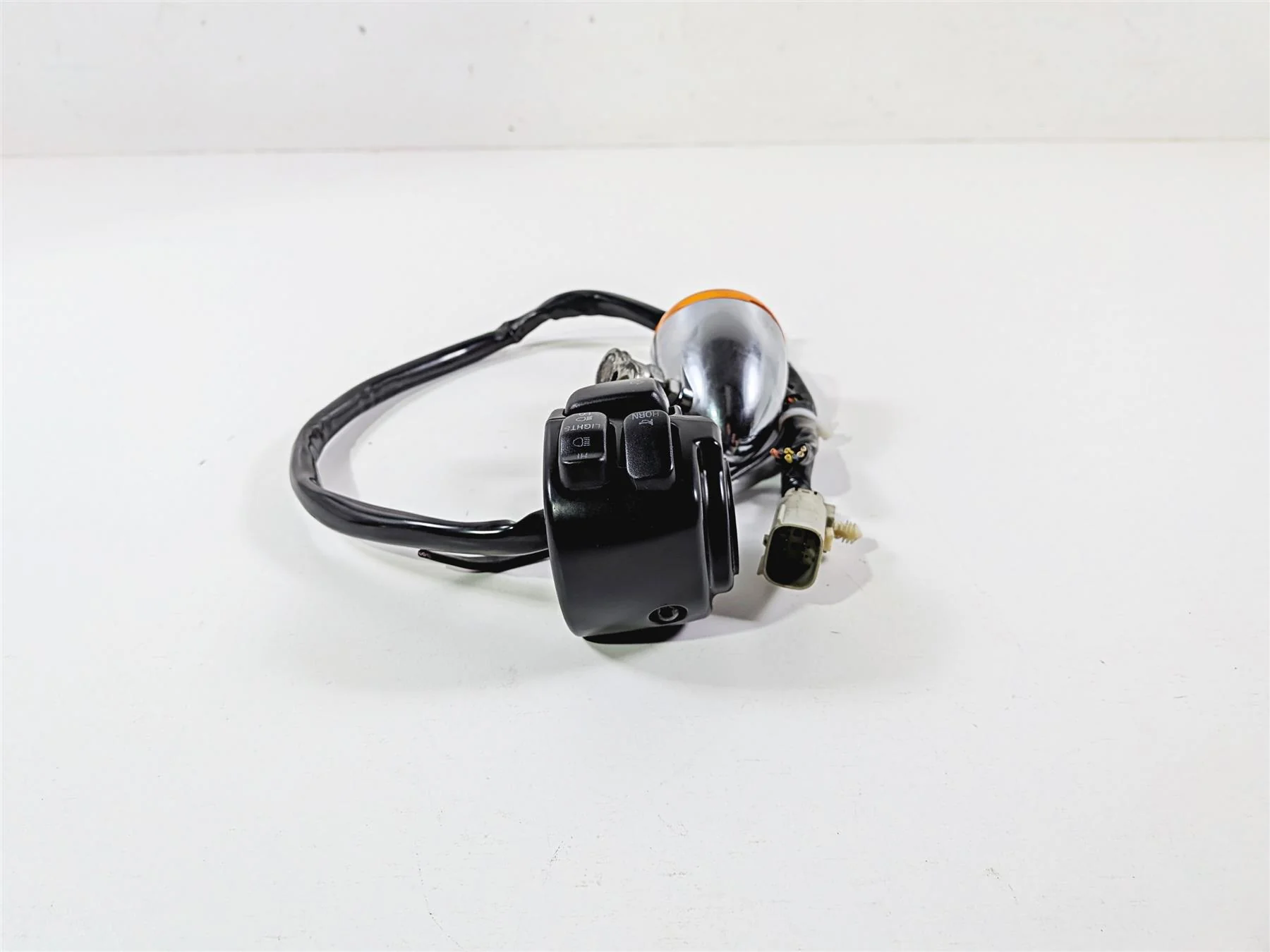 2009 Harley FXCWC Softail Rocker Left Hand Control Switch Turn Signal 71682-06 - Image 4