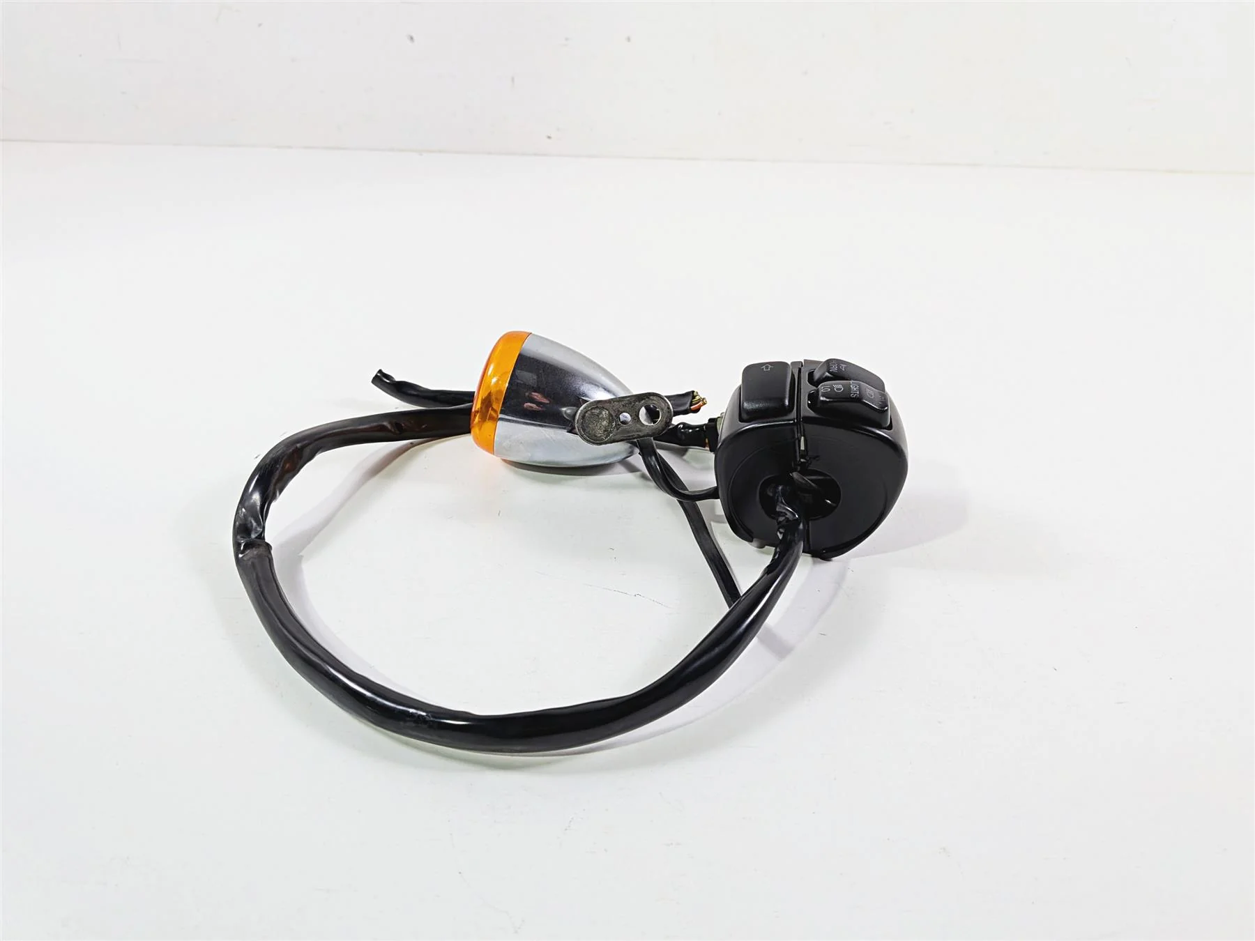 2009 Harley FXCWC Softail Rocker Left Hand Control Switch Turn Signal 71682-06 - Image 5