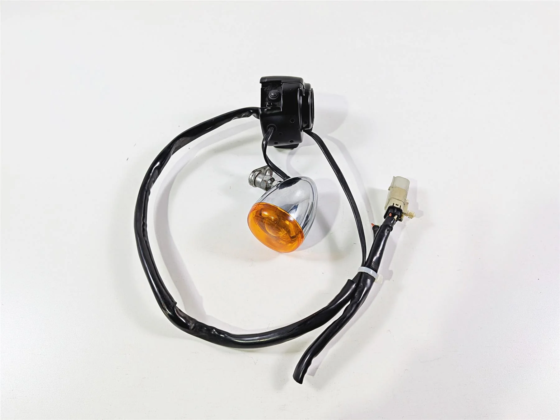2009 Harley FXCWC Softail Rocker Left Hand Control Switch Turn Signal 71682-06 - Image 6