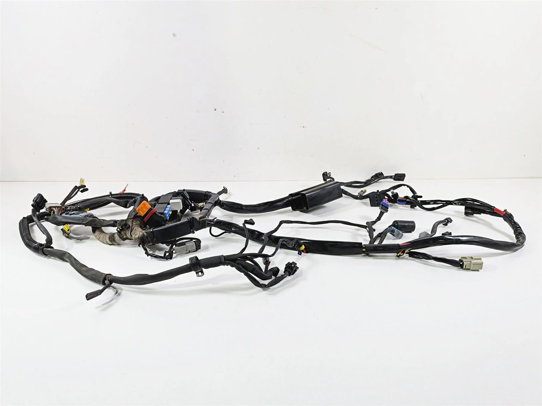 2009 Harley FXCWC Softail Rocker Main Wiring Harness Loom - No Cuts 70452-08 - Image 2
