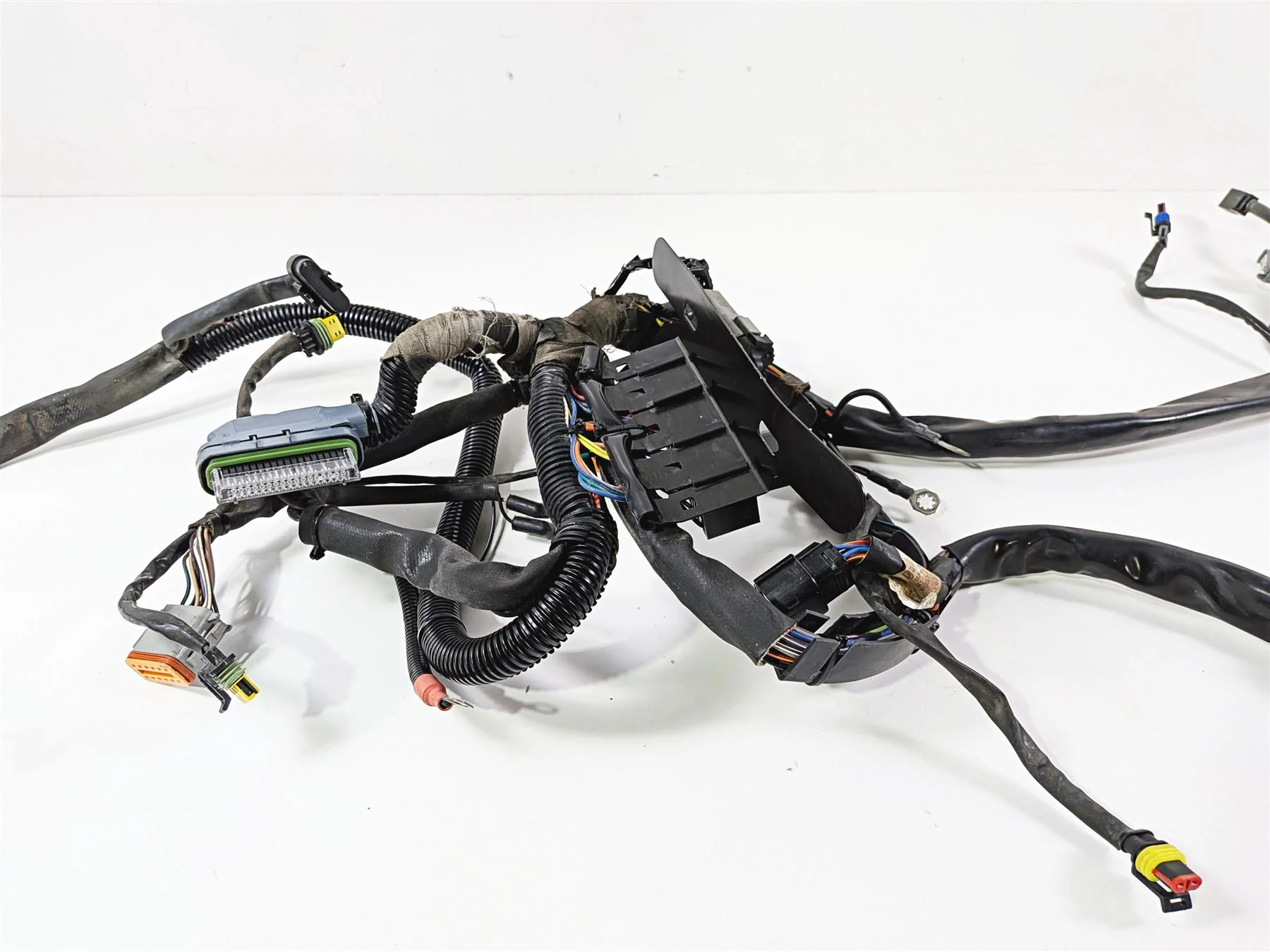 2009 Harley FXCWC Softail Rocker Main Wiring Harness Loom - No Cuts 70452-08 - Image 9
