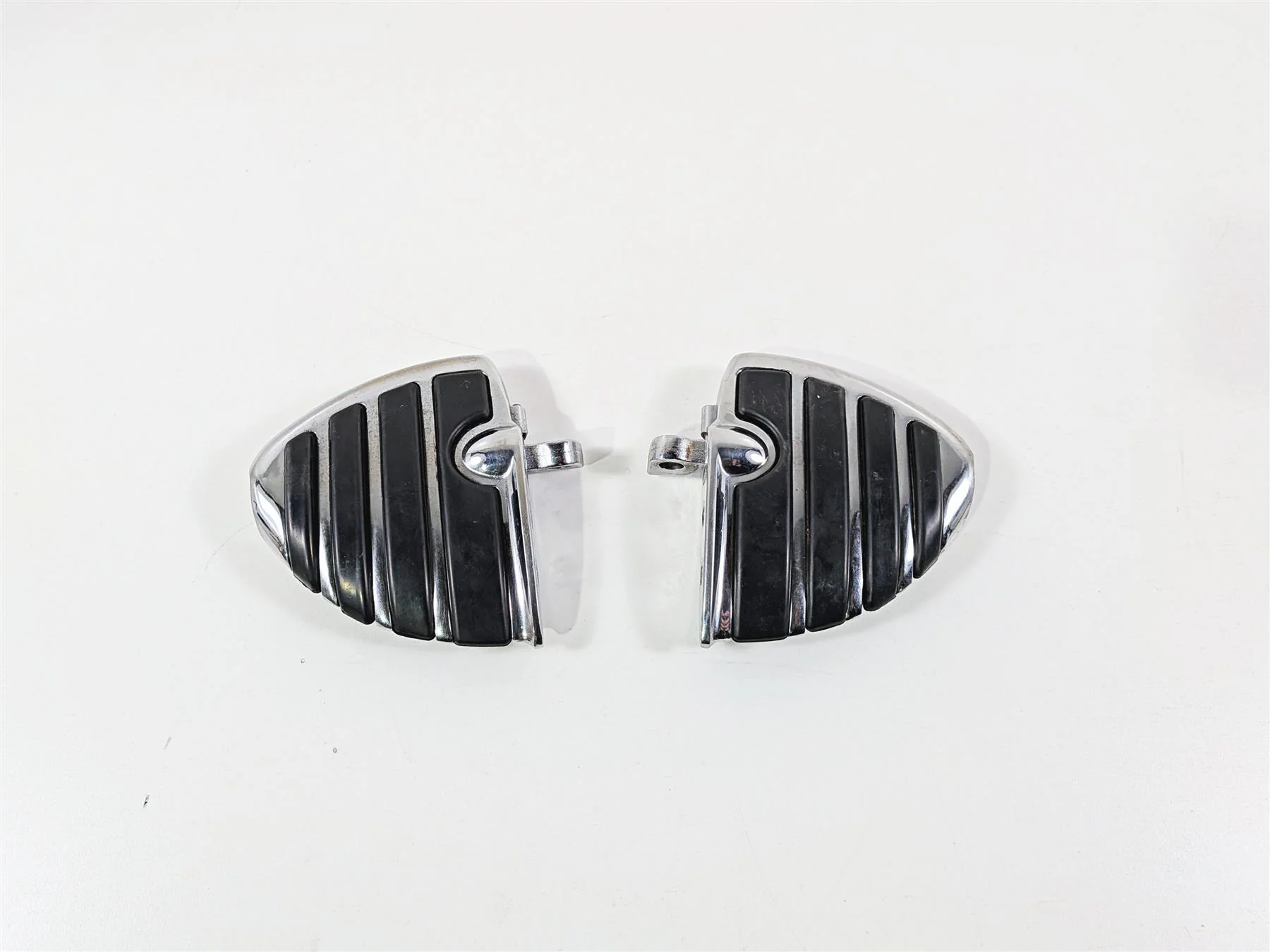 2009 Harley FXCWC Softail Rocker Mini Chrome Wing Front Footpeg Foot Rest Set