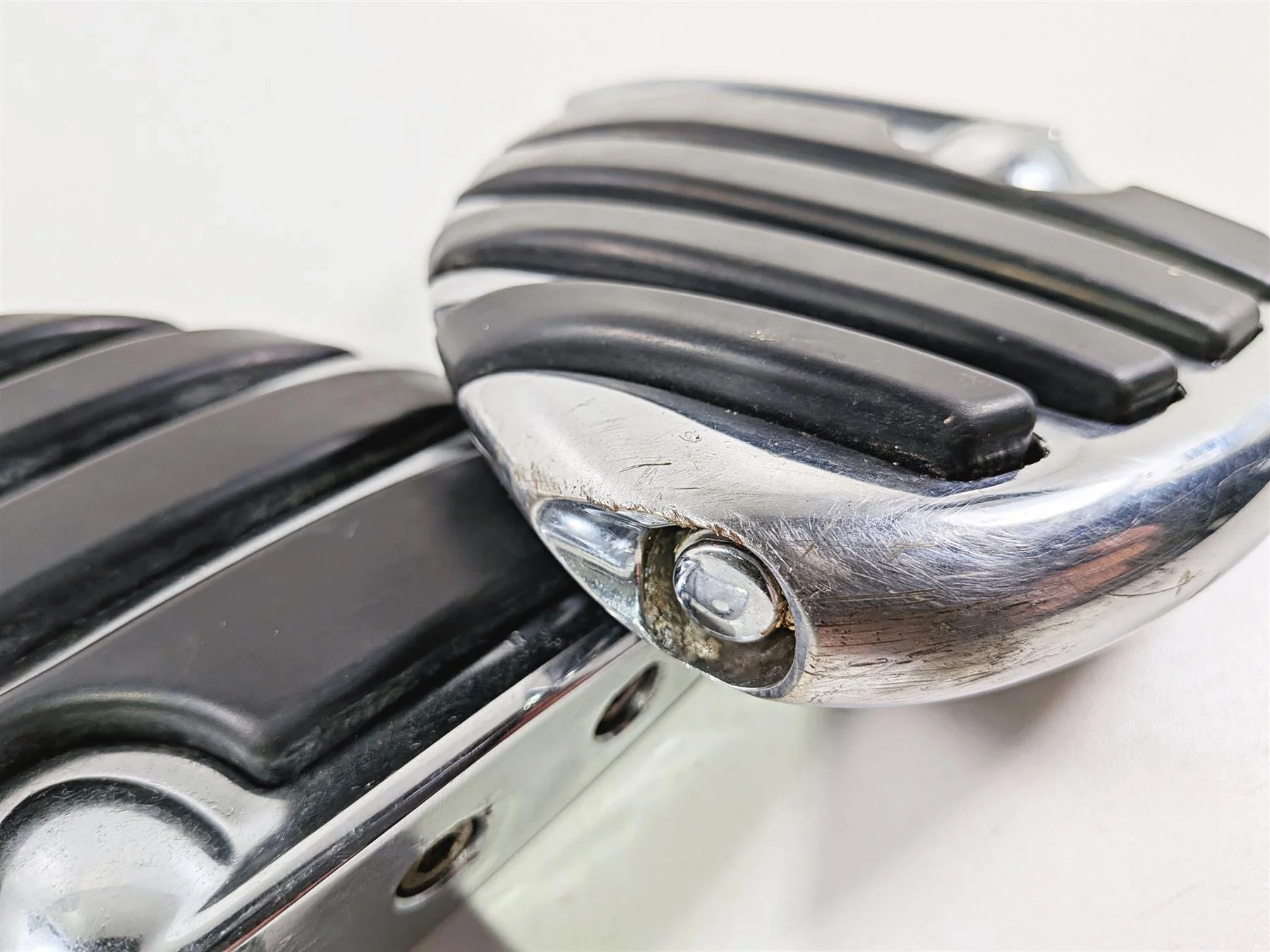 2009 Harley FXCWC Softail Rocker Mini Chrome Wing Front Footpeg Foot Rest Set - Image 10
