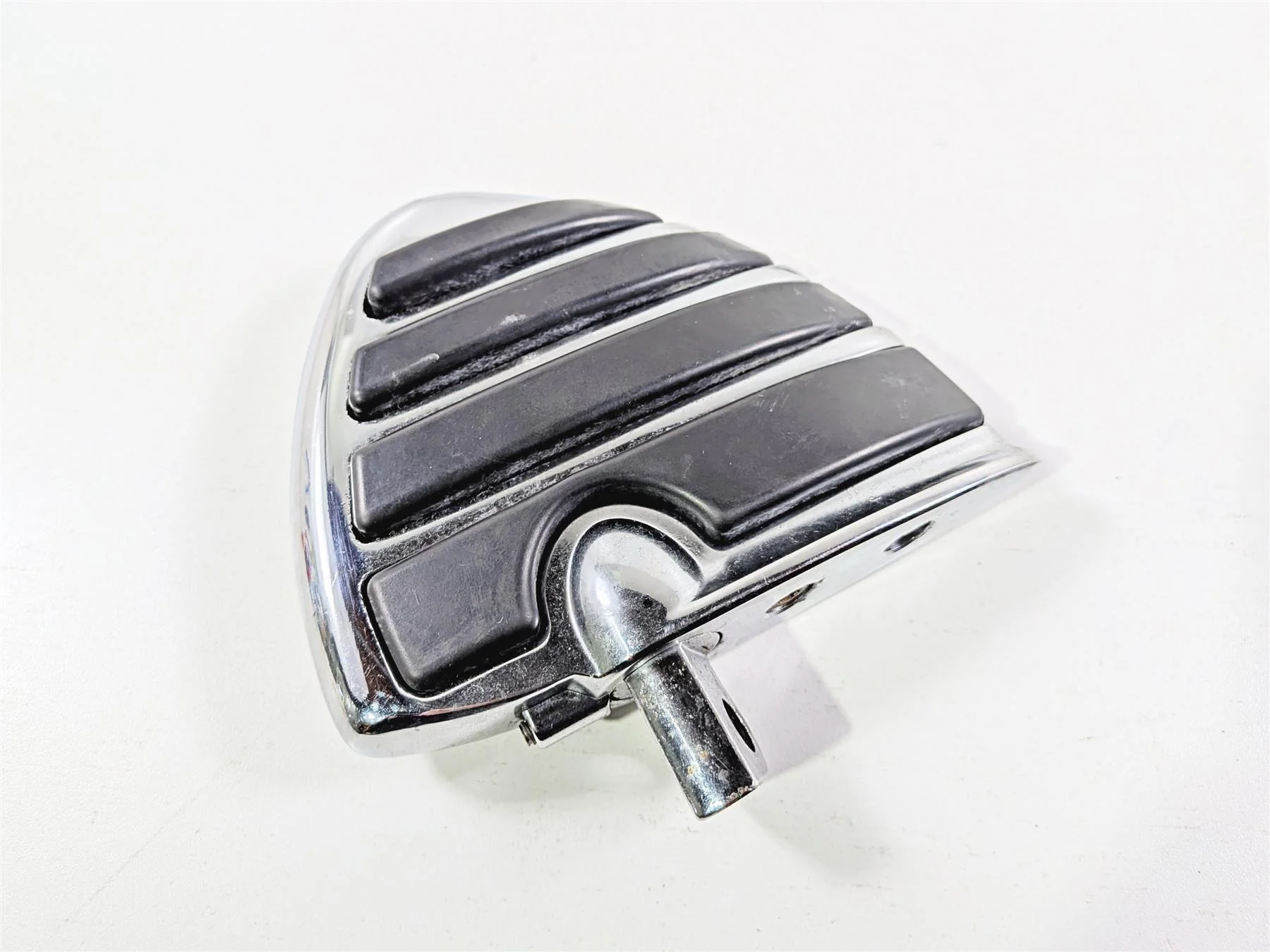 2009 Harley FXCWC Softail Rocker Mini Chrome Wing Front Footpeg Foot Rest Set - Image 9