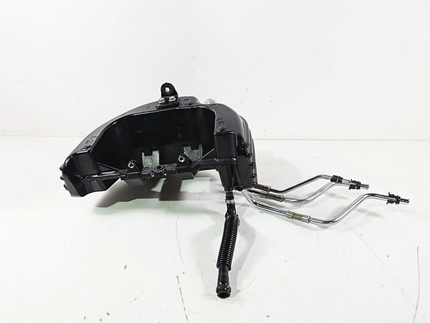 2009 Harley FXCWC Softail Rocker Oil Tank & Lines Set 62546-08 - Image 4