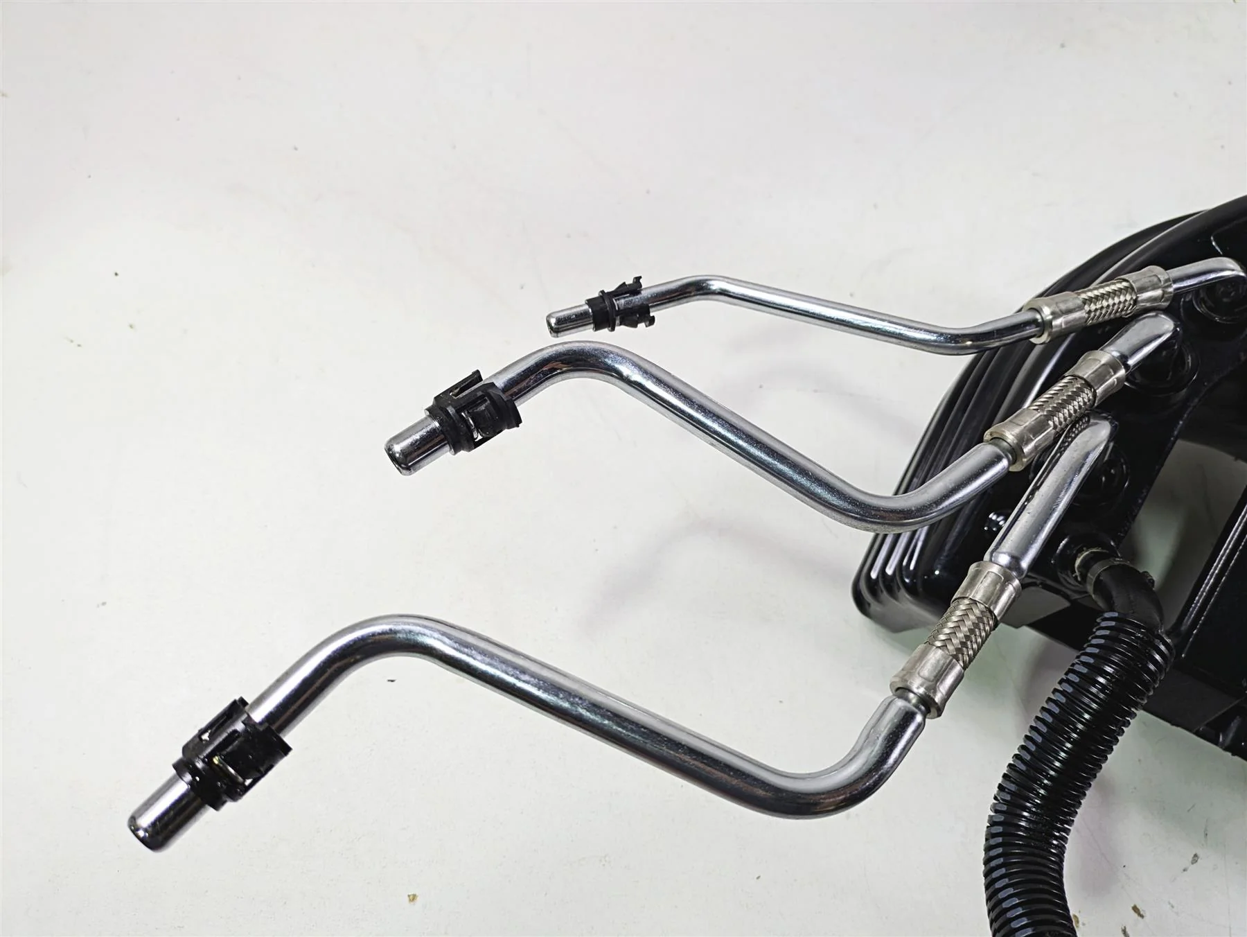 2009 Harley FXCWC Softail Rocker Oil Tank & Lines Set 62546-08 - Image 9