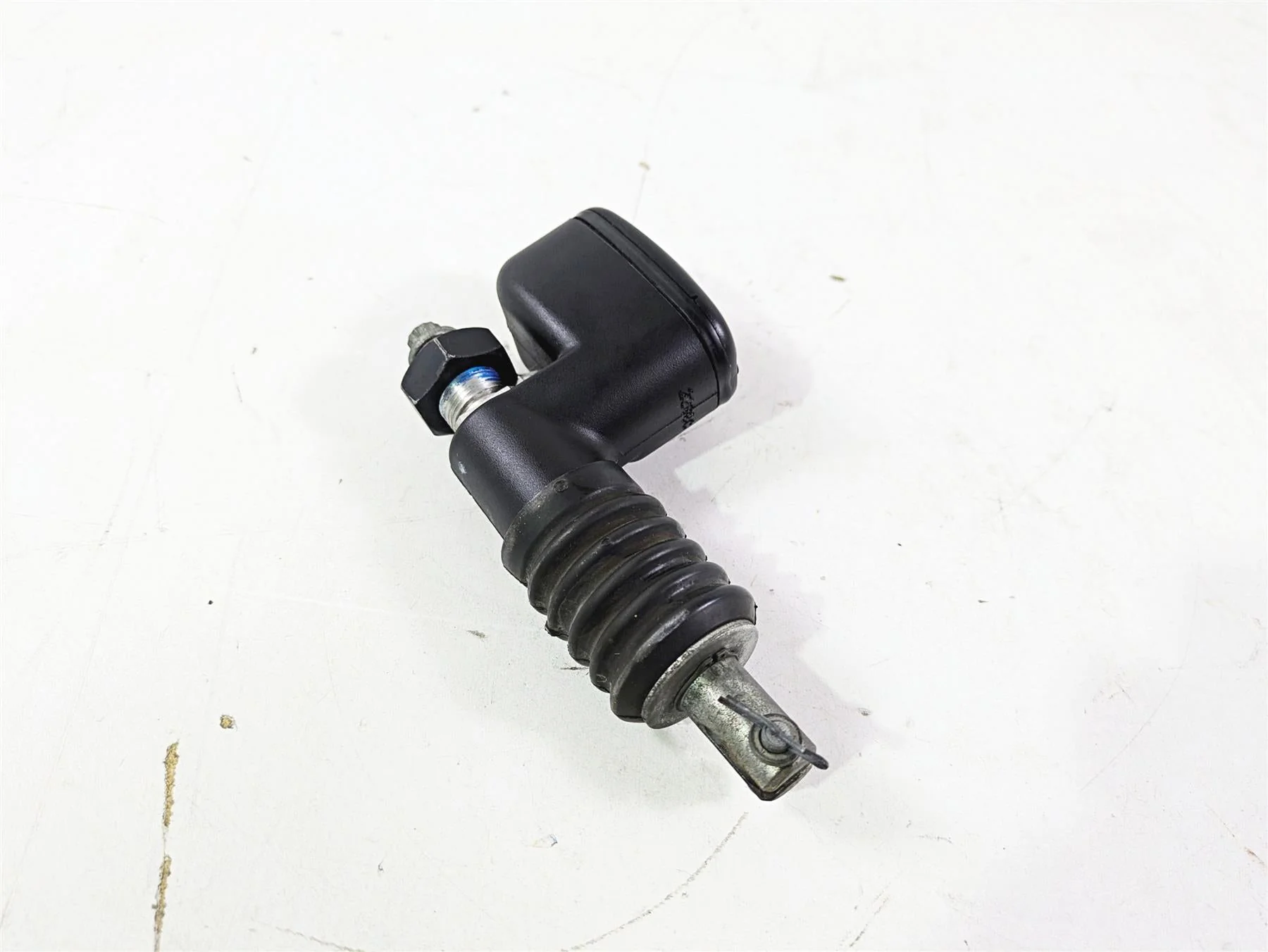 2009 Harley FXCWC Softail Rocker Rear Brake Master Cylinder 41767-05E - Image 12