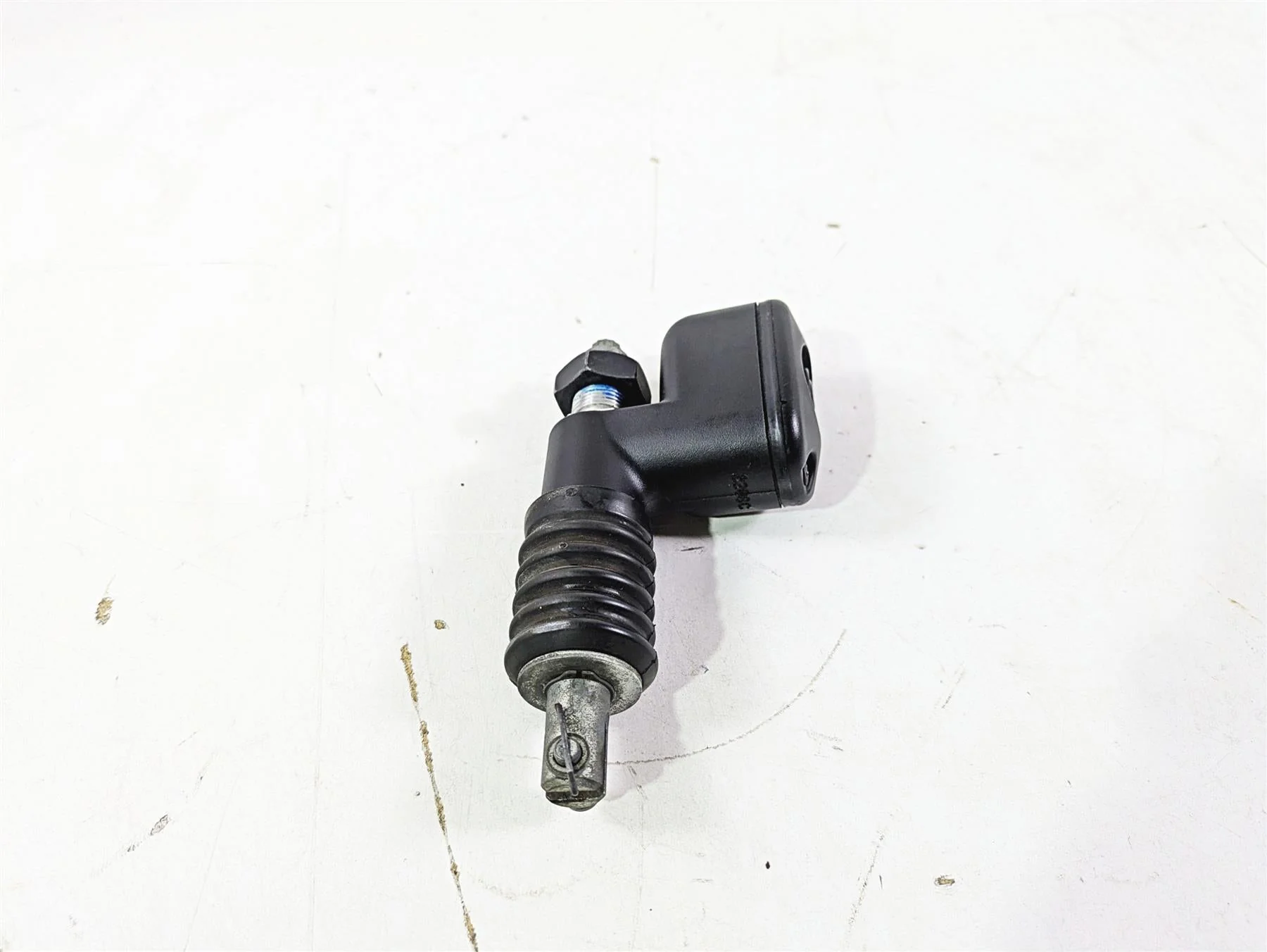 2009 Harley FXCWC Softail Rocker Rear Brake Master Cylinder 41767-05E - Image 3